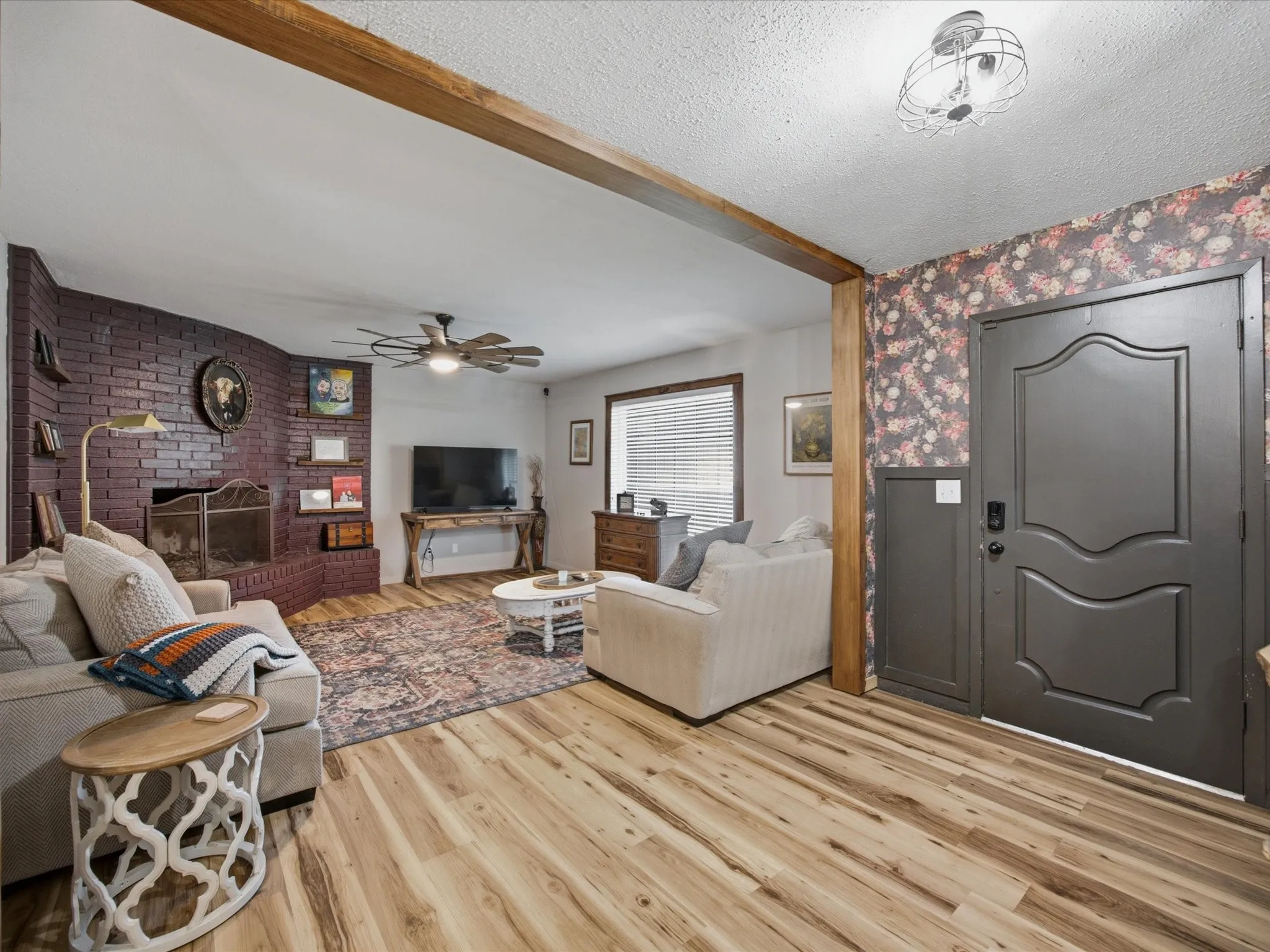 Single Family Residence For Sale in Montague County , 901 Pebble Street, Bowie, Texas 76230, 5 Bedroom, 3 Bathroom, 2 Garage spaces, 2,775 Sqft, built in 1968, mls#21304777, Real Estate Agent in Bowie, Homes For Sale in Montague county, Homes For Sale in Bowie, Realtor in Bowie Texas, Real Estate Brokerage Independent Realty Texas, Luminita Cordes Realtor
