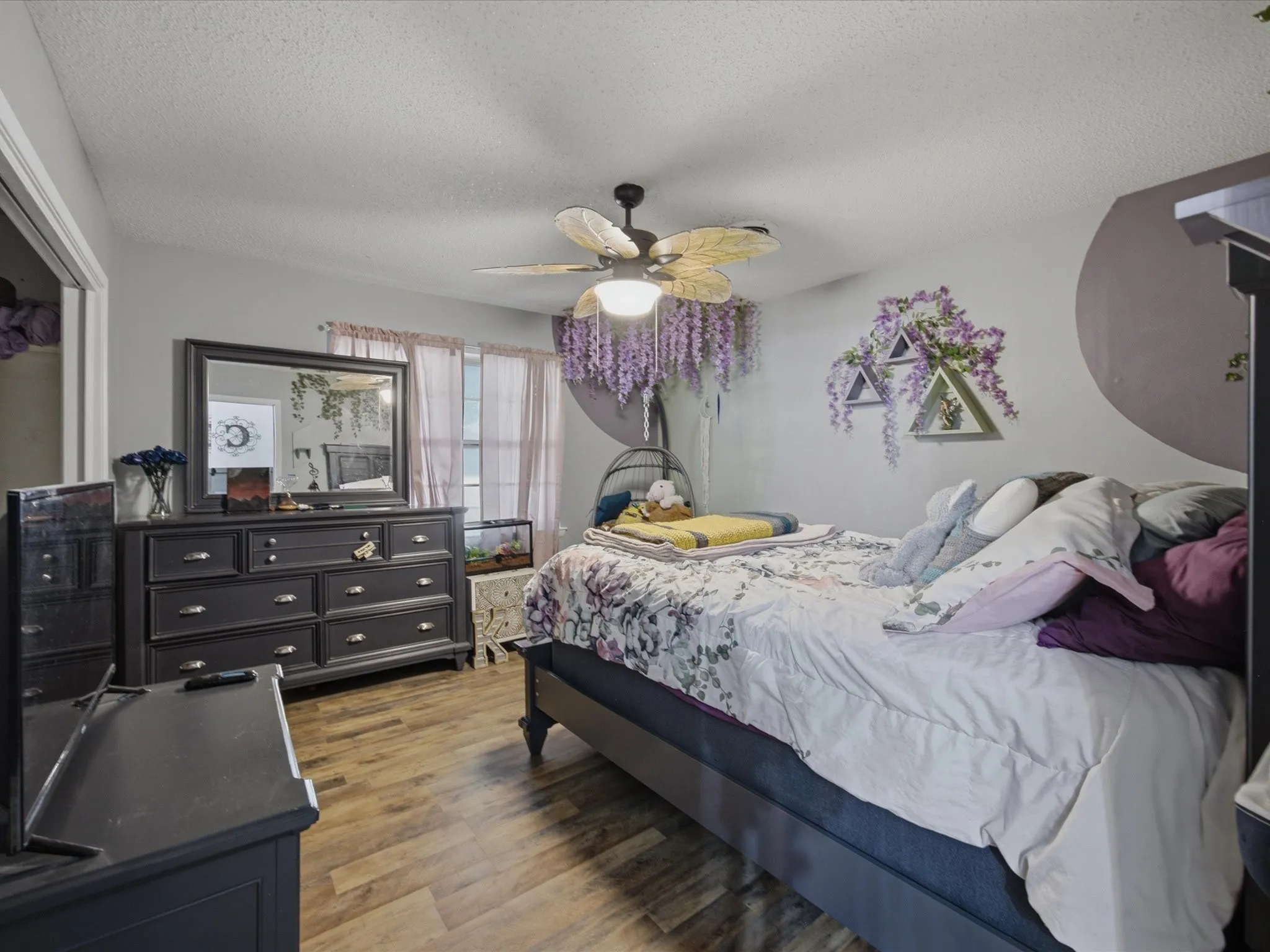 Single Family Residence For Sale in Montague County , 901 Pebble Street, Bowie, Texas 76230, 5 Bedroom, 3 Bathroom, 2 Garage spaces, 2,775 Sqft, built in 1968, mls#21304777, Real Estate Agent in Bowie, Homes For Sale in Montague county, Homes For Sale in Bowie, Realtor in Bowie Texas, Real Estate Brokerage Independent Realty Texas, Luminita Cordes Realtor