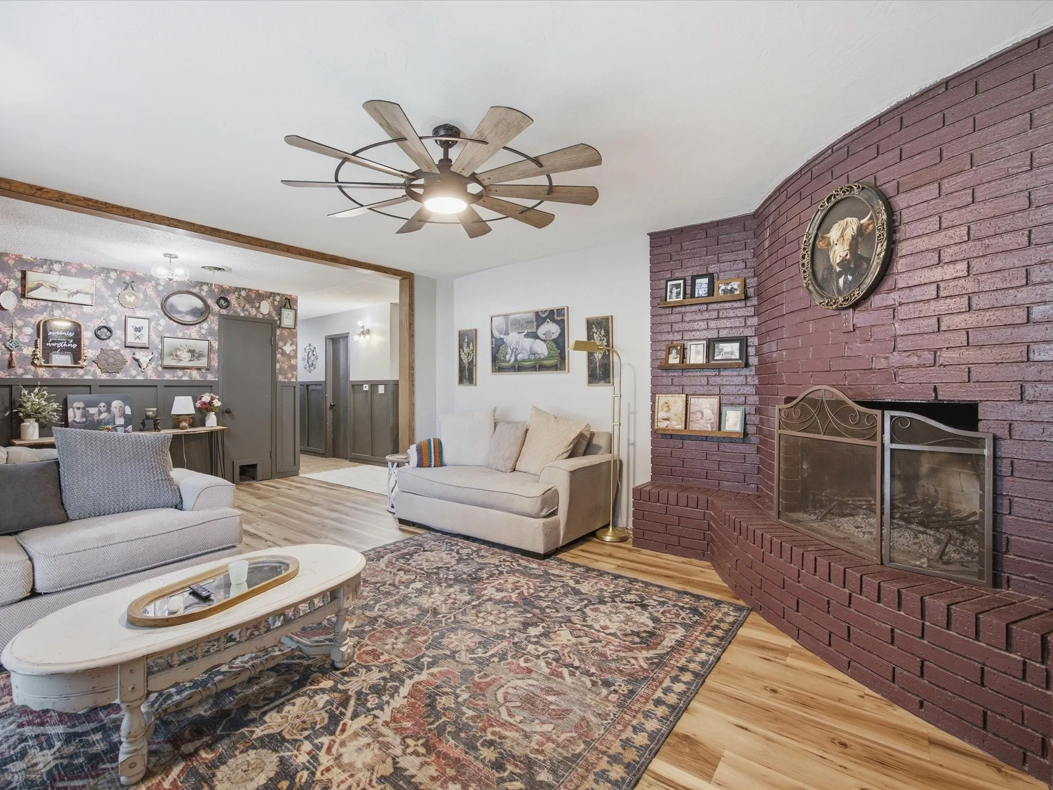 Single Family Residence For Sale in Montague County , 901 Pebble Street, Bowie, Texas 76230, 5 Bedroom, 3 Bathroom, 2 Garage spaces, 2,775 Sqft, built in 1968, mls#21304777, Real Estate Agent in Bowie, Homes For Sale in Montague county, Homes For Sale in Bowie, Realtor in Bowie Texas, Real Estate Brokerage Independent Realty Texas, Luminita Cordes Realtor