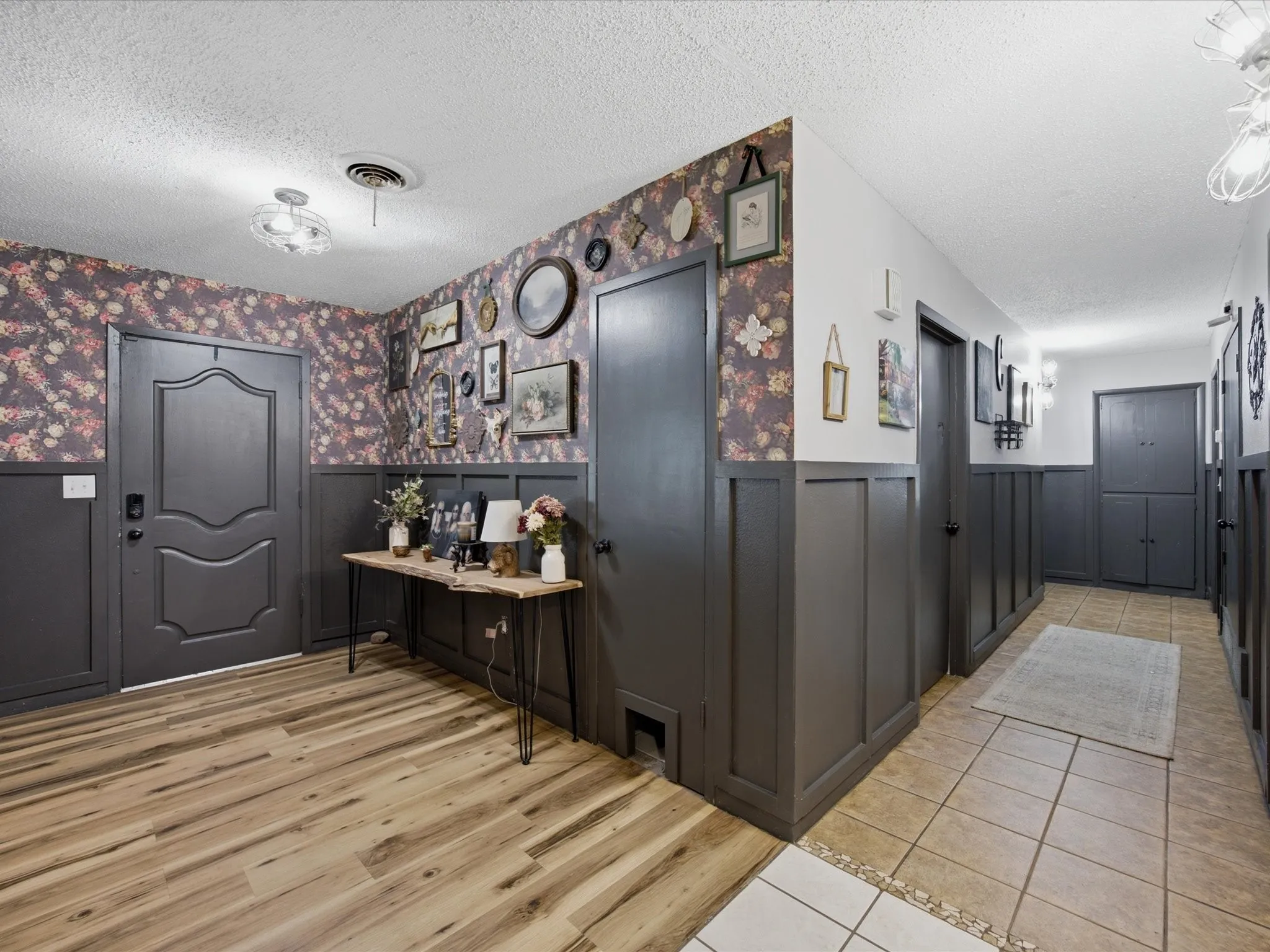 Single Family Residence For Sale in Montague County , 901 Pebble Street, Bowie, Texas 76230, 5 Bedroom, 3 Bathroom, 2 Garage spaces, 2,775 Sqft, built in 1968, mls#21304777, Real Estate Agent in Bowie, Homes For Sale in Montague county, Homes For Sale in Bowie, Realtor in Bowie Texas, Real Estate Brokerage Independent Realty Texas, Luminita Cordes Realtor