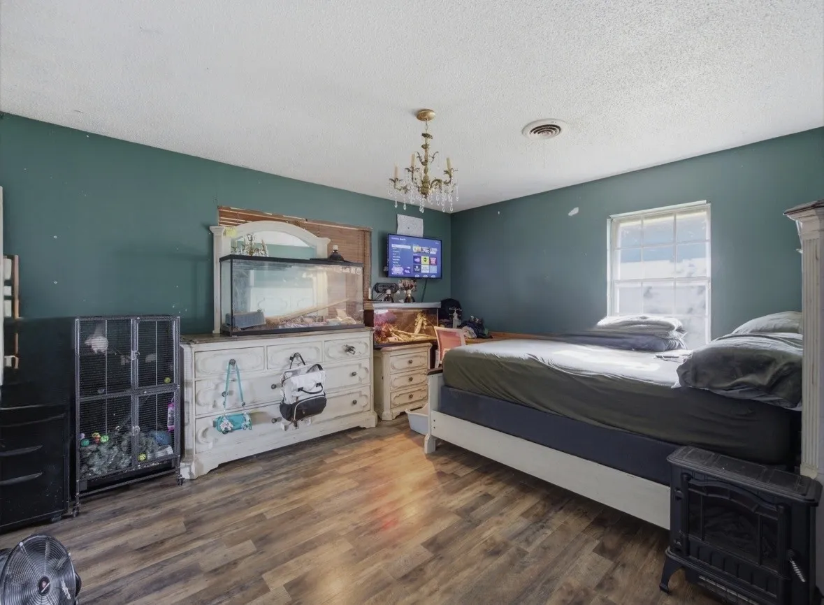 Single Family Residence For Sale in Montague County , 901 Pebble Street, Bowie, Texas 76230, 5 Bedroom, 3 Bathroom, 2 Garage spaces, 2,775 Sqft, built in 1968, mls#21304777, Real Estate Agent in Bowie, Homes For Sale in Montague county, Homes For Sale in Bowie, Realtor in Bowie Texas, Real Estate Brokerage Independent Realty Texas, Luminita Cordes Realtor