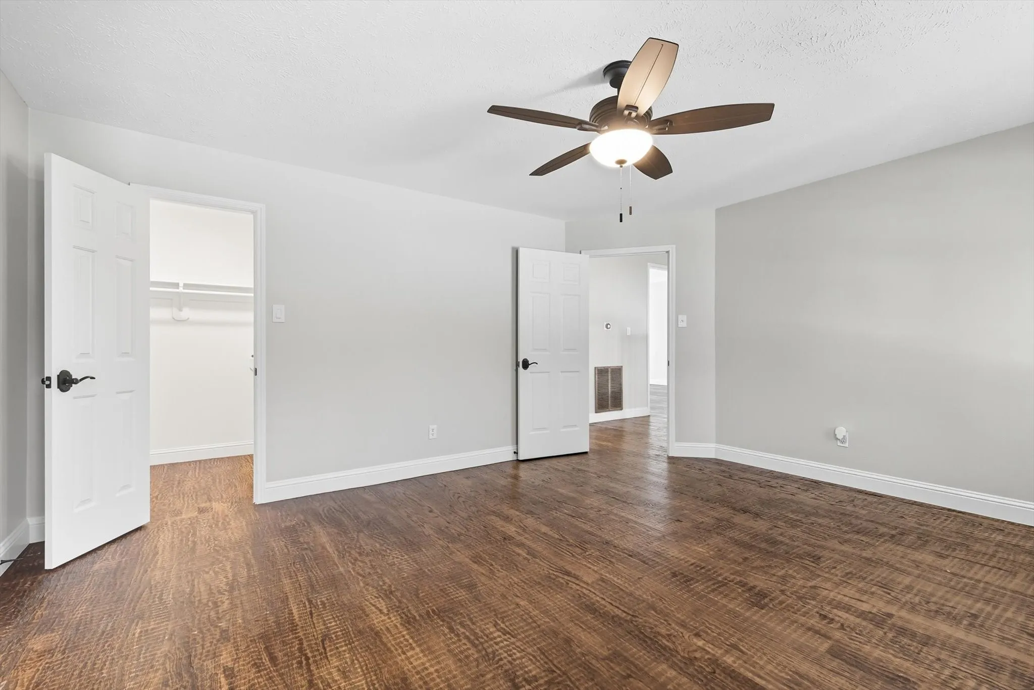 Single Family Residence For Sale in Dallas County , 7632 Tallow Drive, Irving, Texas 75063, 5 Bedroom, 4 Bathroom, 2 Garage spaces, 4,426 Sqft, built in 1989, mls#21325287, Real Estate Agent in Irving, Homes For Sale in Dallas county, Homes For Sale in Irving, Realtor in Irving Texas, Real Estate Brokerage Independent Realty Texas, Luminita Cordes Realtor
