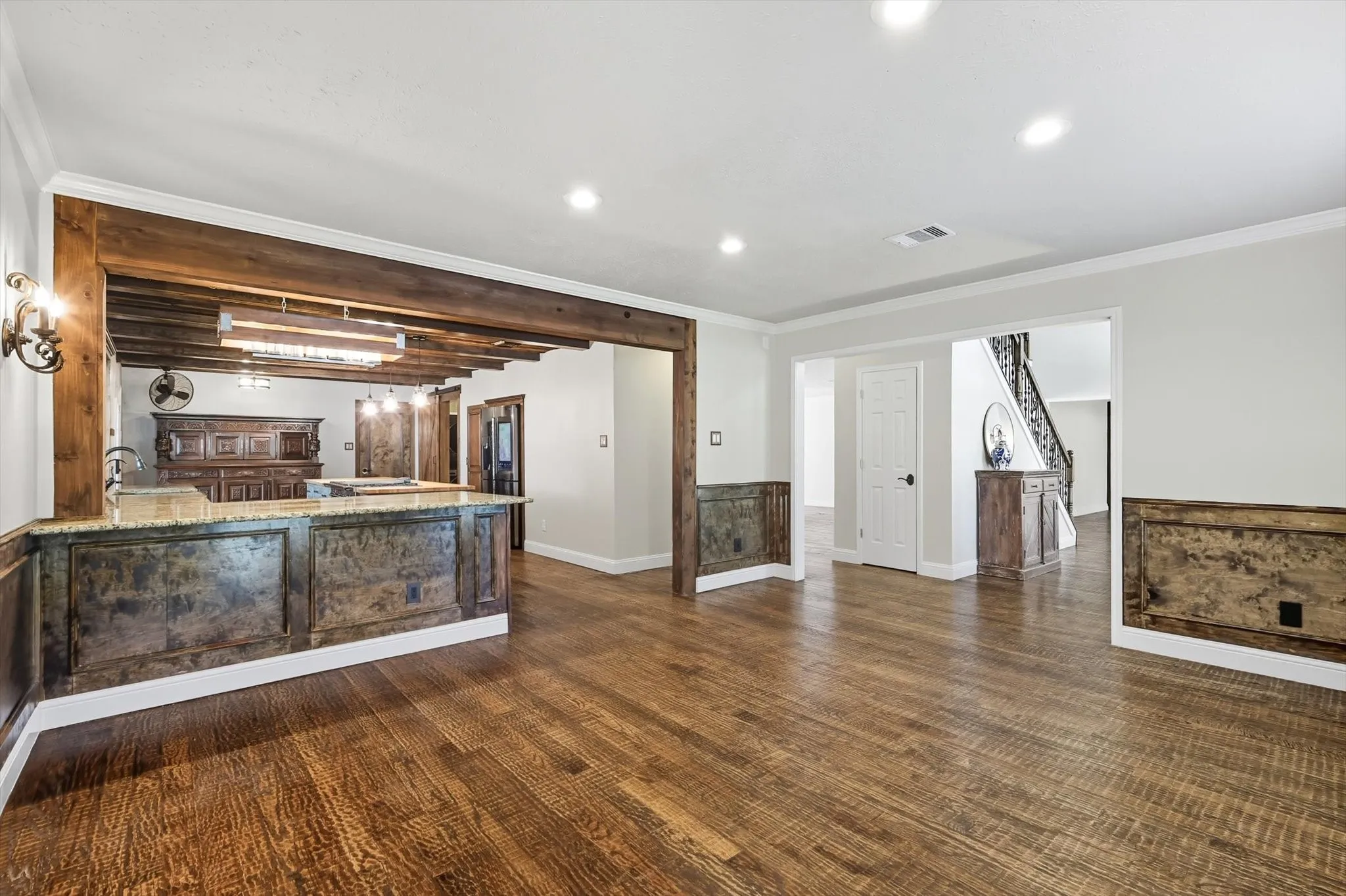 Flex living/dining off of kitcen