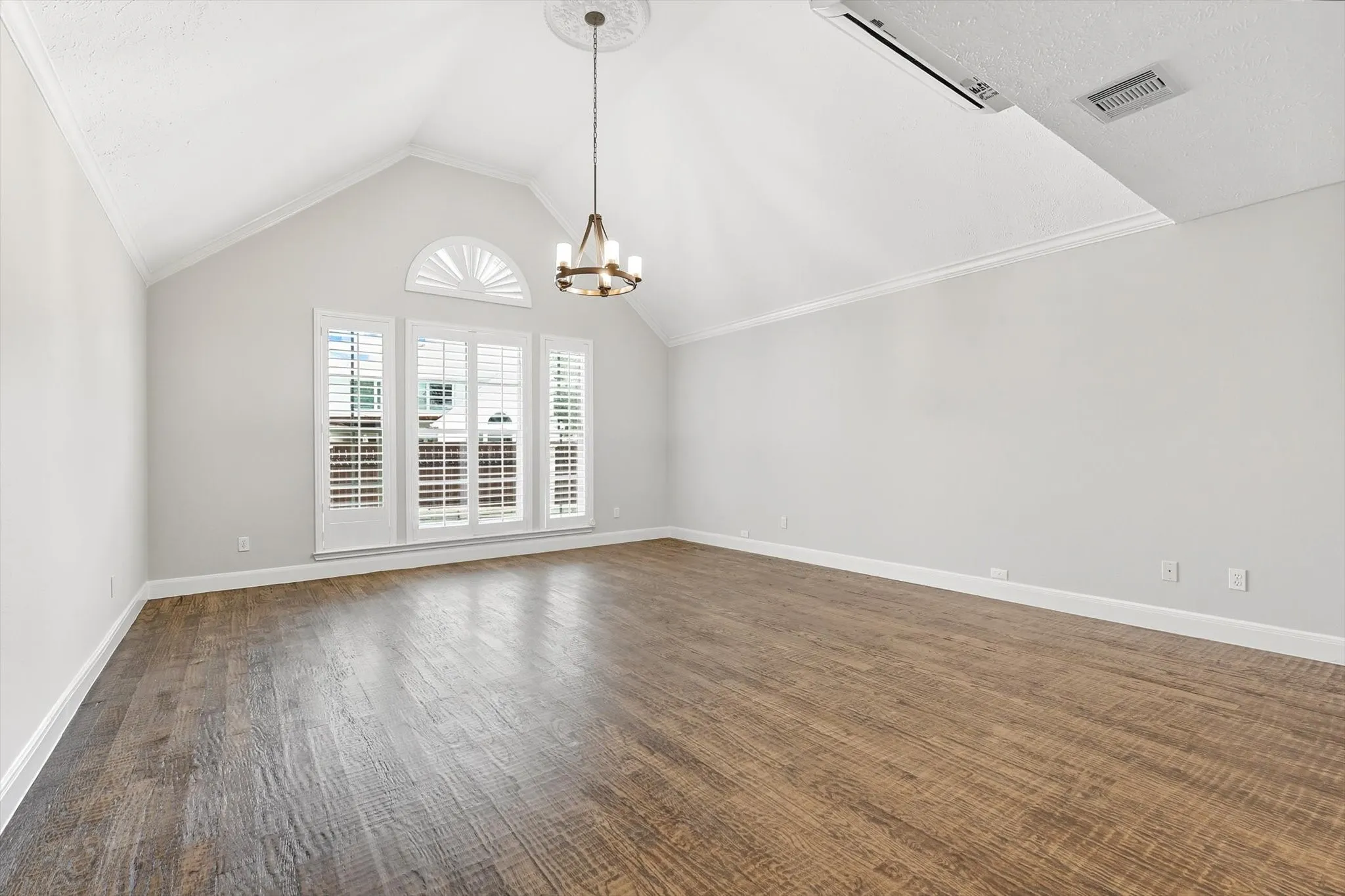 Single Family Residence For Sale in Dallas County , 7632 Tallow Drive, Irving, Texas 75063, 5 Bedroom, 4 Bathroom, 2 Garage spaces, 4,426 Sqft, built in 1989, mls#21325287, Real Estate Agent in Irving, Homes For Sale in Dallas county, Homes For Sale in Irving, Realtor in Irving Texas, Real Estate Brokerage Independent Realty Texas, Luminita Cordes Realtor