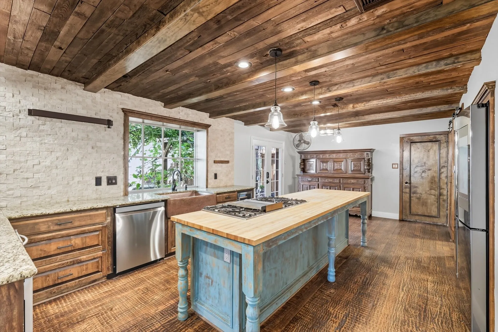 Single Family Residence For Sale in Dallas County , 7632 Tallow Drive, Irving, Texas 75063, 5 Bedroom, 4 Bathroom, 2 Garage spaces, 4,426 Sqft, built in 1989, mls#21325287, Real Estate Agent in Irving, Homes For Sale in Dallas county, Homes For Sale in Irving, Realtor in Irving Texas, Real Estate Brokerage Independent Realty Texas, Luminita Cordes Realtor