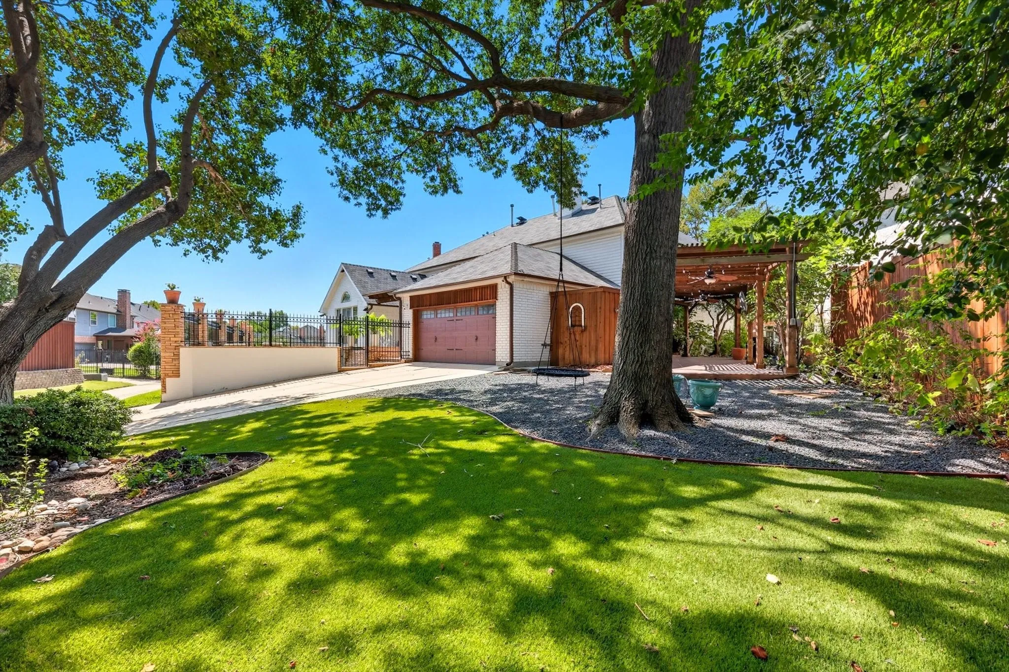 Single Family Residence For Sale in Dallas County , 7632 Tallow Drive, Irving, Texas 75063, 5 Bedroom, 4 Bathroom, 2 Garage spaces, 4,426 Sqft, built in 1989, mls#21325287, Real Estate Agent in Irving, Homes For Sale in Dallas county, Homes For Sale in Irving, Realtor in Irving Texas, Real Estate Brokerage Independent Realty Texas, Luminita Cordes Realtor