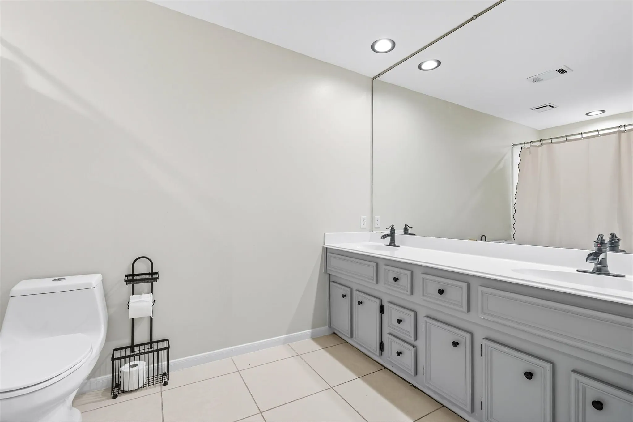 Single Family Residence For Sale in Dallas County , 7632 Tallow Drive, Irving, Texas 75063, 5 Bedroom, 4 Bathroom, 2 Garage spaces, 4,426 Sqft, built in 1989, mls#21325287, Real Estate Agent in Irving, Homes For Sale in Dallas county, Homes For Sale in Irving, Realtor in Irving Texas, Real Estate Brokerage Independent Realty Texas, Luminita Cordes Realtor
