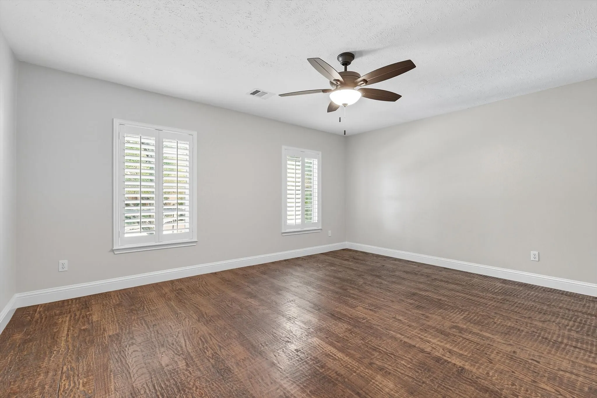 Single Family Residence For Sale in Dallas County , 7632 Tallow Drive, Irving, Texas 75063, 5 Bedroom, 4 Bathroom, 2 Garage spaces, 4,426 Sqft, built in 1989, mls#21325287, Real Estate Agent in Irving, Homes For Sale in Dallas county, Homes For Sale in Irving, Realtor in Irving Texas, Real Estate Brokerage Independent Realty Texas, Luminita Cordes Realtor