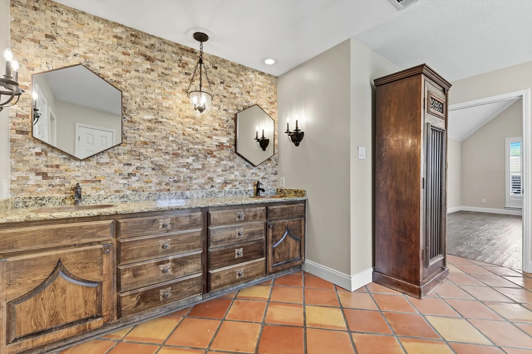 Single Family Residence For Sale in Dallas County , 7632 Tallow Drive, Irving, Texas 75063, 5 Bedroom, 4 Bathroom, 2 Garage spaces, 4,426 Sqft, built in 1989, mls#21325287, Real Estate Agent in Irving, Homes For Sale in Dallas county, Homes For Sale in Irving, Realtor in Irving Texas, Real Estate Brokerage Independent Realty Texas, Luminita Cordes Realtor