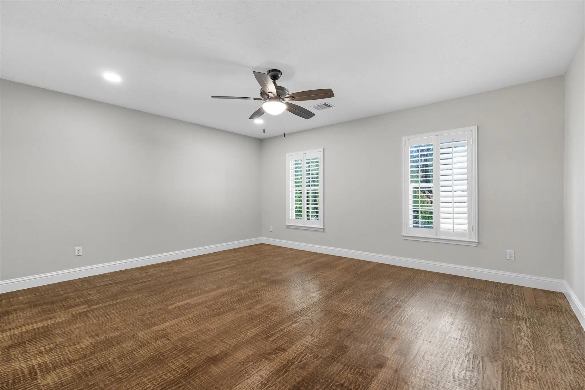 Single Family Residence For Sale in Dallas County , 7632 Tallow Drive, Irving, Texas 75063, 5 Bedroom, 4 Bathroom, 2 Garage spaces, 4,426 Sqft, built in 1989, mls#21325287, Real Estate Agent in Irving, Homes For Sale in Dallas county, Homes For Sale in Irving, Realtor in Irving Texas, Real Estate Brokerage Independent Realty Texas, Luminita Cordes Realtor