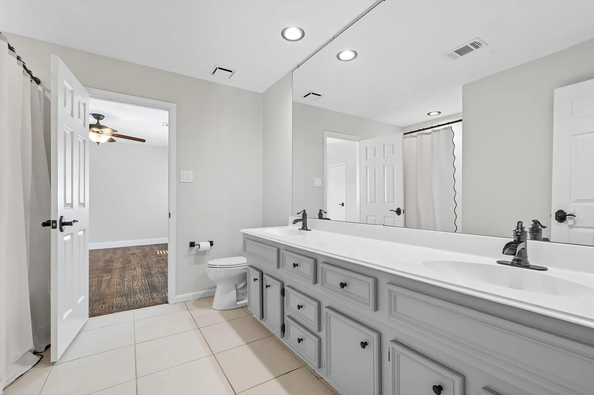 Single Family Residence For Sale in Dallas County , 7632 Tallow Drive, Irving, Texas 75063, 5 Bedroom, 4 Bathroom, 2 Garage spaces, 4,426 Sqft, built in 1989, mls#21325287, Real Estate Agent in Irving, Homes For Sale in Dallas county, Homes For Sale in Irving, Realtor in Irving Texas, Real Estate Brokerage Independent Realty Texas, Luminita Cordes Realtor