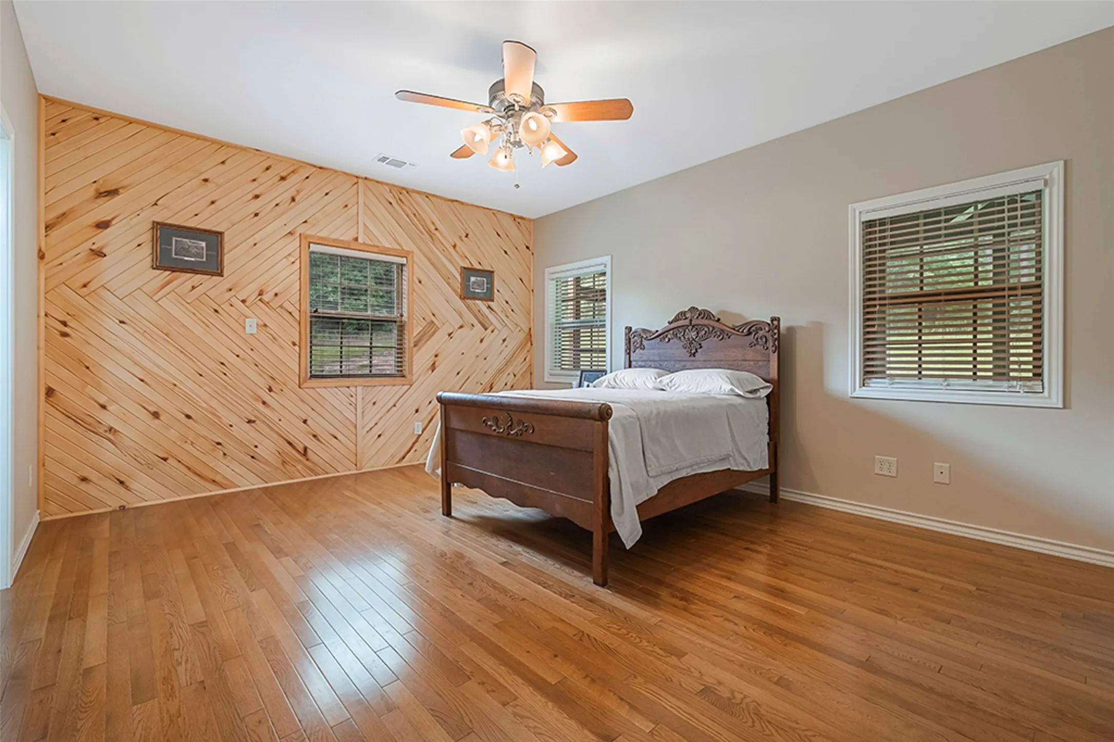 Single Family Residence For Sale in Cass County , 252 County Road 2110, Atlanta, Texas 75551, 3 Bedroom, 3 Bathroom, Garage spaces, 1,800 Sqft, built in 2008, mls#21326038, Real Estate Agent in Atlanta, Homes For Sale in Cass county, Homes For Sale in Atlanta, Realtor in Atlanta Texas, Real Estate Brokerage Independent Realty Texas, Luminita Cordes Realtor