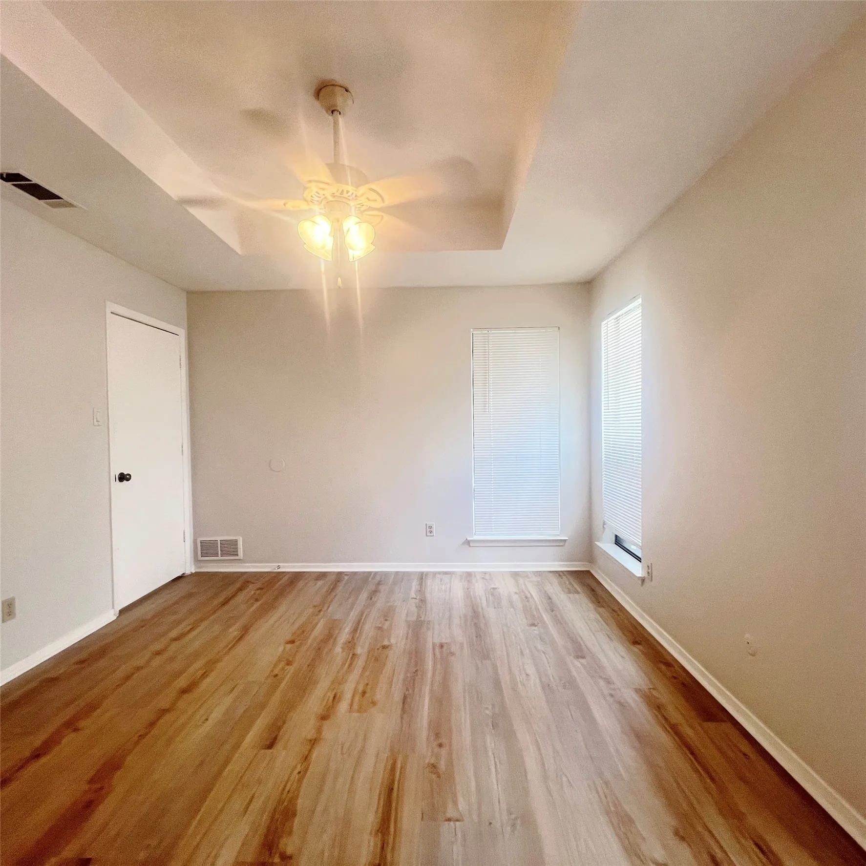 Duplex For Rent in Dallas County , 3037 Airhaven Street, Dallas, Texas 75229, 3 Bedroom, 2 Bathroom, 2 Garage spaces, 1,176 Sqft, built in 1981, mls#21326111, Real Estate Agent in Dallas, Homes For Rent in Dallas county, Homes For Rent in Dallas, Realtor in Dallas Texas, Real Estate Brokerage Independent Realty Texas, Luminita Cordes Realtor