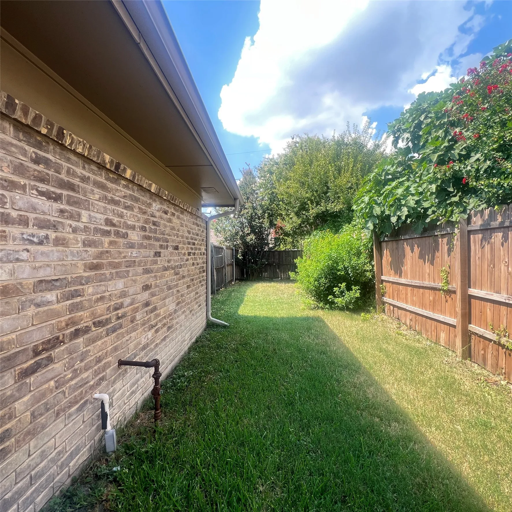 Duplex For Rent in Dallas County , 3037 Airhaven Street, Dallas, Texas 75229, 3 Bedroom, 2 Bathroom, 2 Garage spaces, 1,176 Sqft, built in 1981, mls#21326111, Real Estate Agent in Dallas, Homes For Rent in Dallas county, Homes For Rent in Dallas, Realtor in Dallas Texas, Real Estate Brokerage Independent Realty Texas, Luminita Cordes Realtor