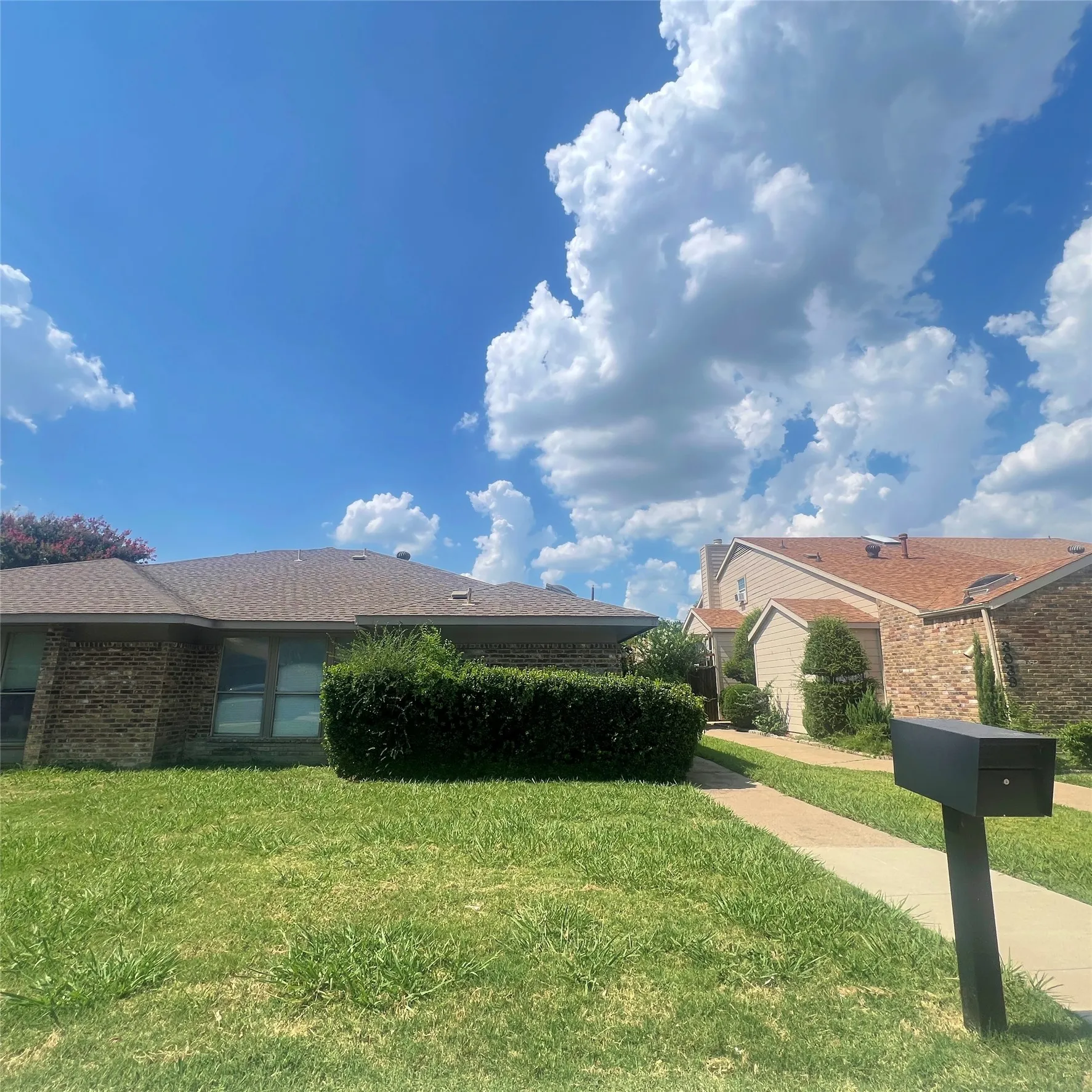 Duplex For Rent in Dallas County , 3037 Airhaven Street, Dallas, Texas 75229, 3 Bedroom, 2 Bathroom, 2 Garage spaces, 1,176 Sqft, built in 1981, mls#21326111, Real Estate Agent in Dallas, Homes For Rent in Dallas county, Homes For Rent in Dallas, Realtor in Dallas Texas, Real Estate Brokerage Independent Realty Texas, Luminita Cordes Realtor
