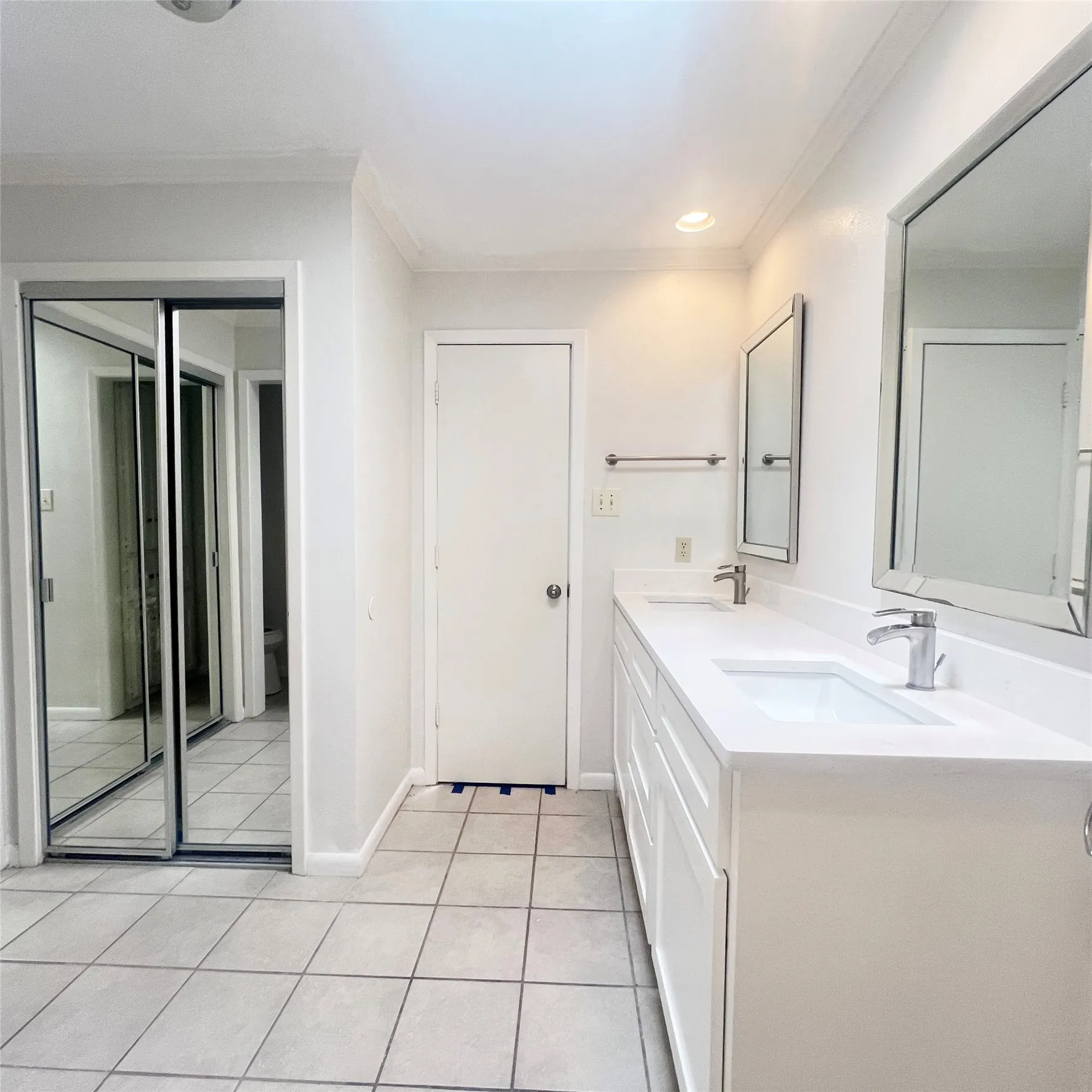 Duplex For Rent in Dallas County , 3037 Airhaven Street, Dallas, Texas 75229, 3 Bedroom, 2 Bathroom, 2 Garage spaces, 1,176 Sqft, built in 1981, mls#21326111, Real Estate Agent in Dallas, Homes For Rent in Dallas county, Homes For Rent in Dallas, Realtor in Dallas Texas, Real Estate Brokerage Independent Realty Texas, Luminita Cordes Realtor
