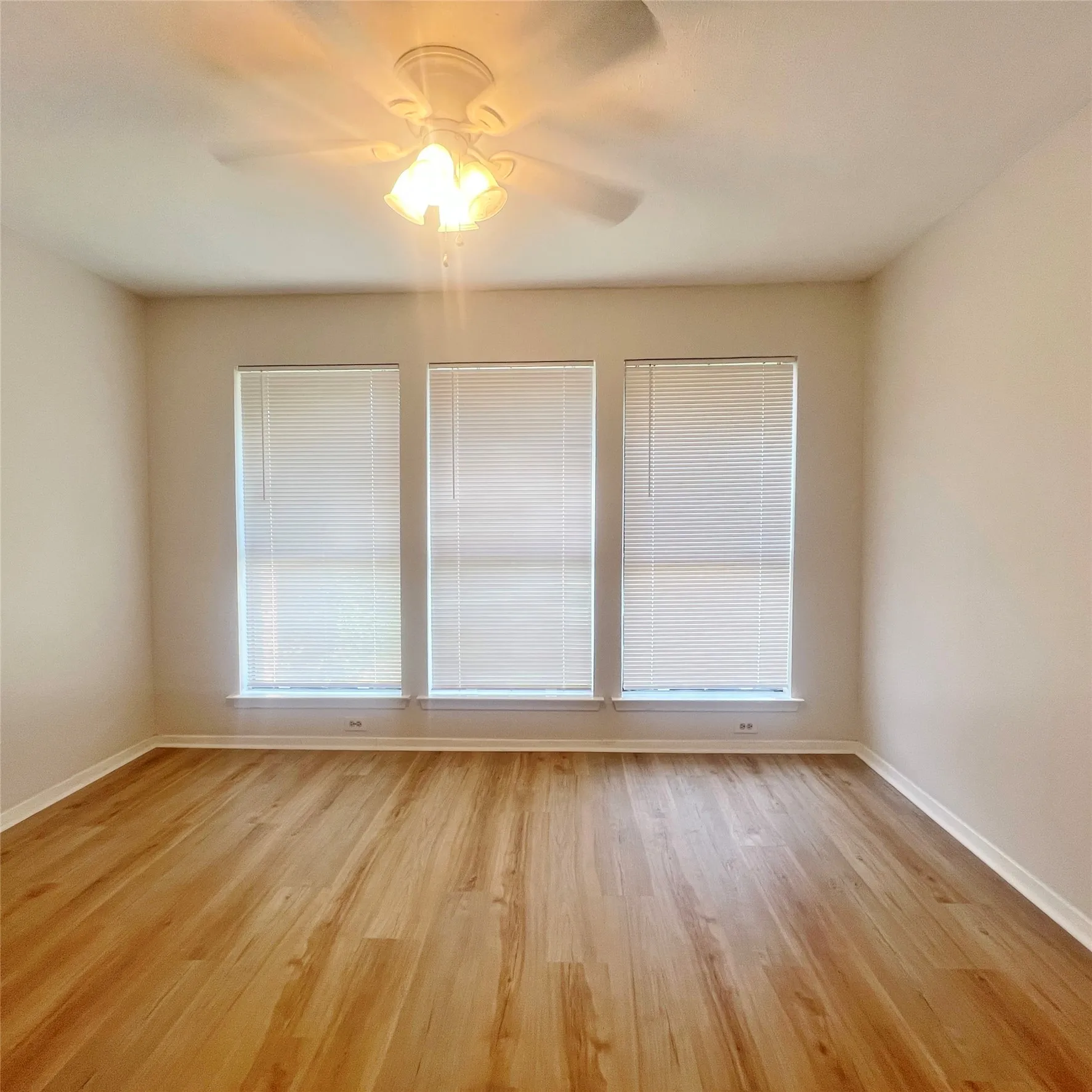 Duplex For Rent in Dallas County , 3037 Airhaven Street, Dallas, Texas 75229, 3 Bedroom, 2 Bathroom, 2 Garage spaces, 1,176 Sqft, built in 1981, mls#21326111, Real Estate Agent in Dallas, Homes For Rent in Dallas county, Homes For Rent in Dallas, Realtor in Dallas Texas, Real Estate Brokerage Independent Realty Texas, Luminita Cordes Realtor