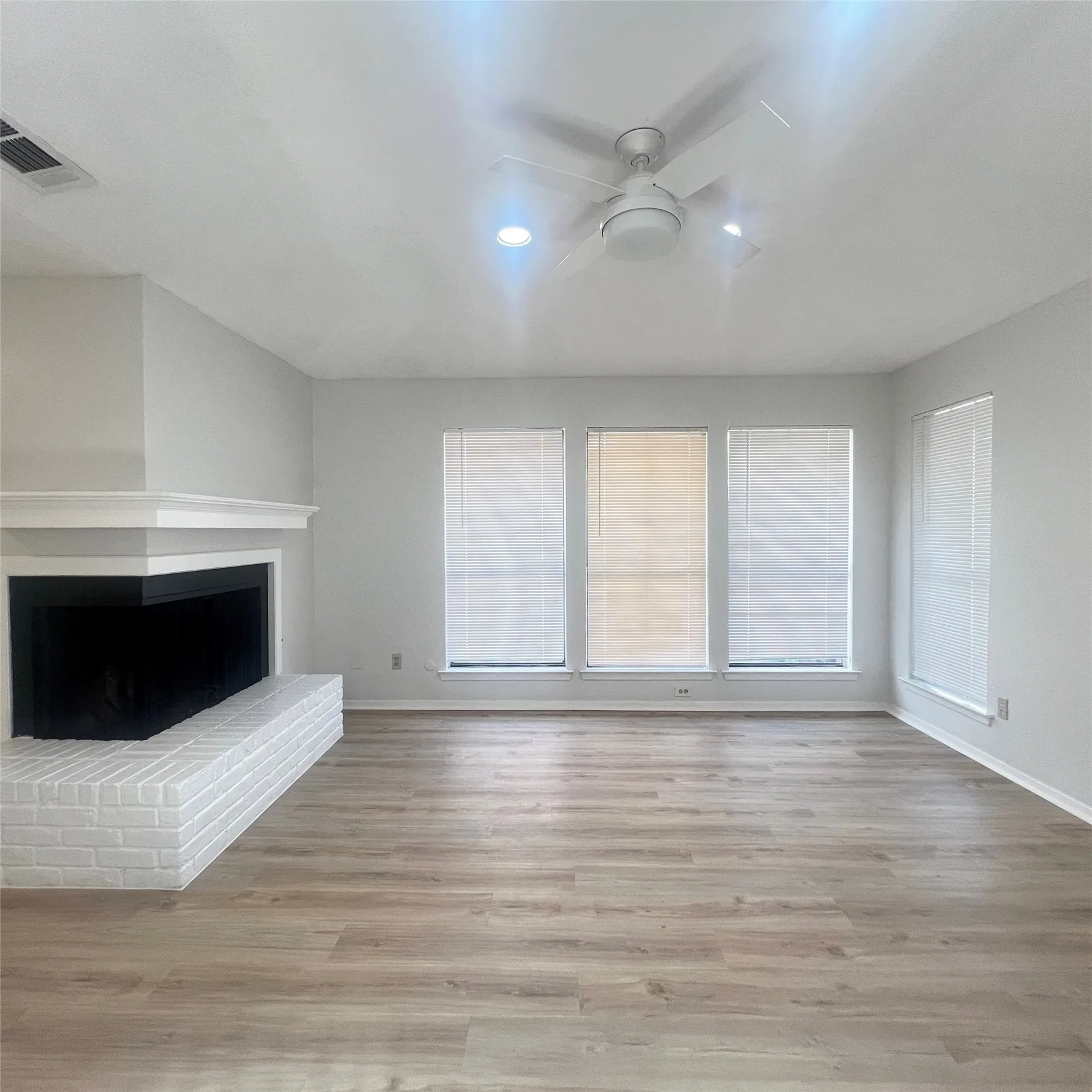 Duplex For Rent in Dallas County , 3037 Airhaven Street, Dallas, Texas 75229, 3 Bedroom, 2 Bathroom, 2 Garage spaces, 1,176 Sqft, built in 1981, mls#21326111, Real Estate Agent in Dallas, Homes For Rent in Dallas county, Homes For Rent in Dallas, Realtor in Dallas Texas, Real Estate Brokerage Independent Realty Texas, Luminita Cordes Realtor