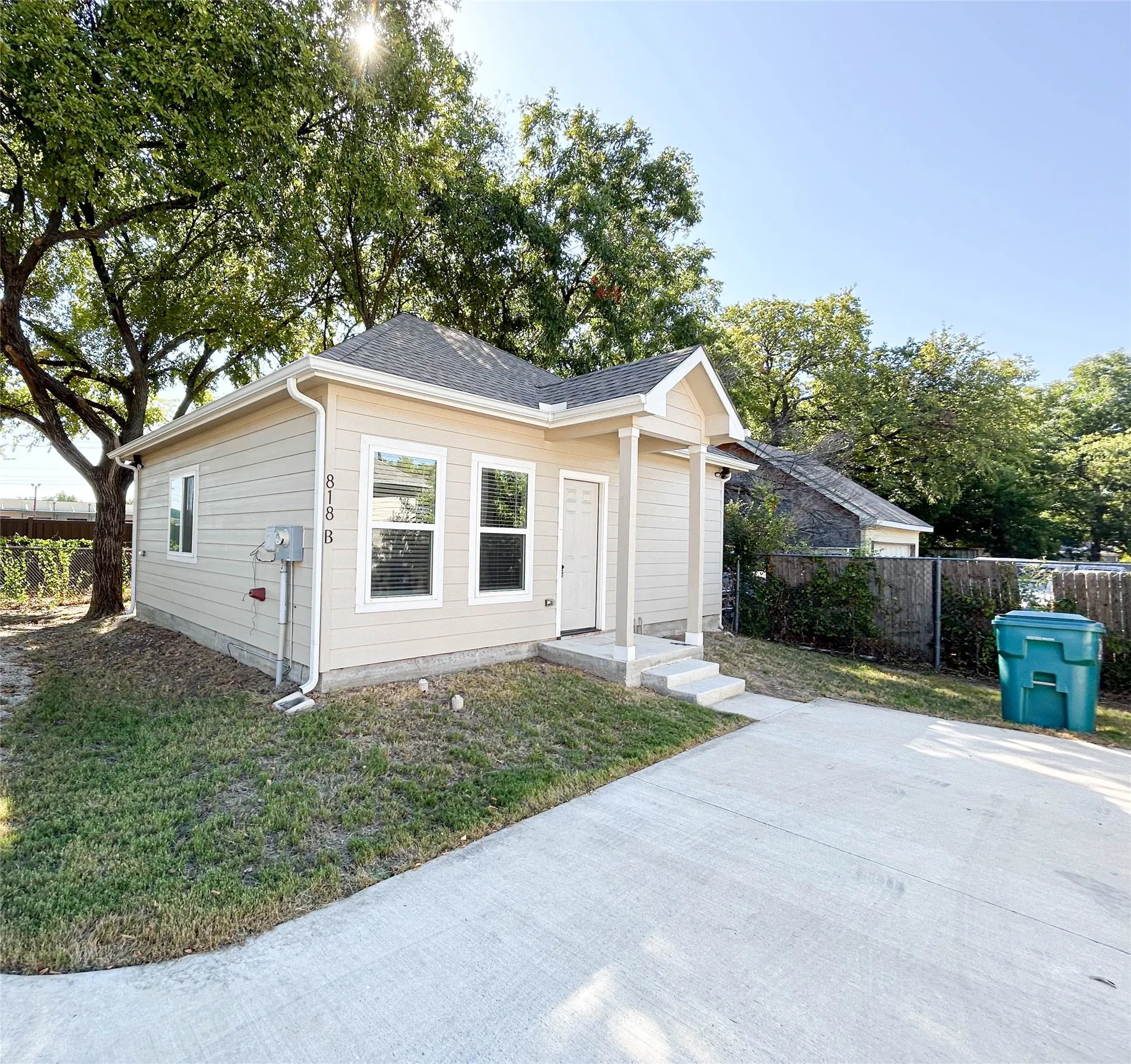 Single Family Residence For Rent in Denton County , 820 Rose Street B, Denton, Texas 76209, 1 Bedroom, 1 Bathroom, Garage spaces, 600 Sqft, built in 2020, mls#21326135, Real Estate Agent in Denton, Homes For Rent in Denton county, Homes For Rent in Denton, Realtor in Denton Texas, Real Estate Brokerage Independent Realty Texas, Luminita Cordes Realtor