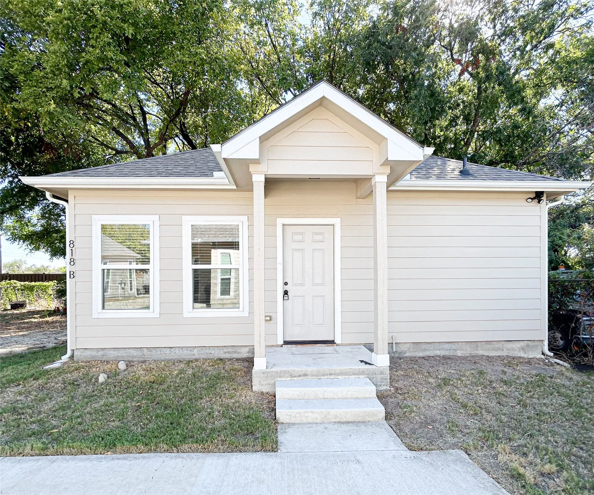 Single Family Residence For Rent in Denton County , 820 Rose Street B, Denton, Texas 76209, 1 Bedroom, 1 Bathroom, Garage spaces, 600 Sqft, built in 2020, mls#21326135, Real Estate Agent in Denton, Homes For Rent in Denton county, Homes For Rent in Denton, Realtor in Denton Texas, Real Estate Brokerage Independent Realty Texas, Luminita Cordes Realtor