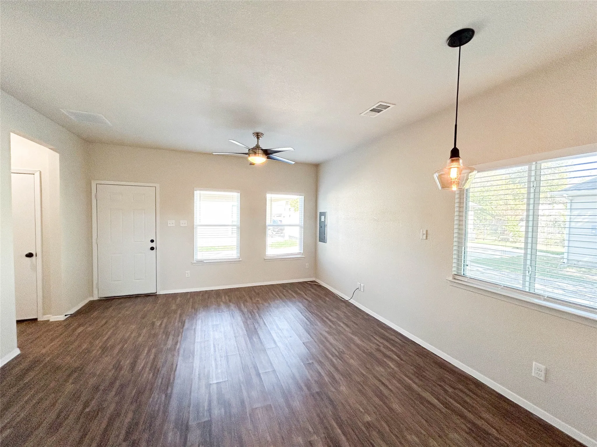 Single Family Residence For Rent in Denton County , 820 Rose Street B, Denton, Texas 76209, 1 Bedroom, 1 Bathroom, Garage spaces, 600 Sqft, built in 2020, mls#21326135, Real Estate Agent in Denton, Homes For Rent in Denton county, Homes For Rent in Denton, Realtor in Denton Texas, Real Estate Brokerage Independent Realty Texas, Luminita Cordes Realtor