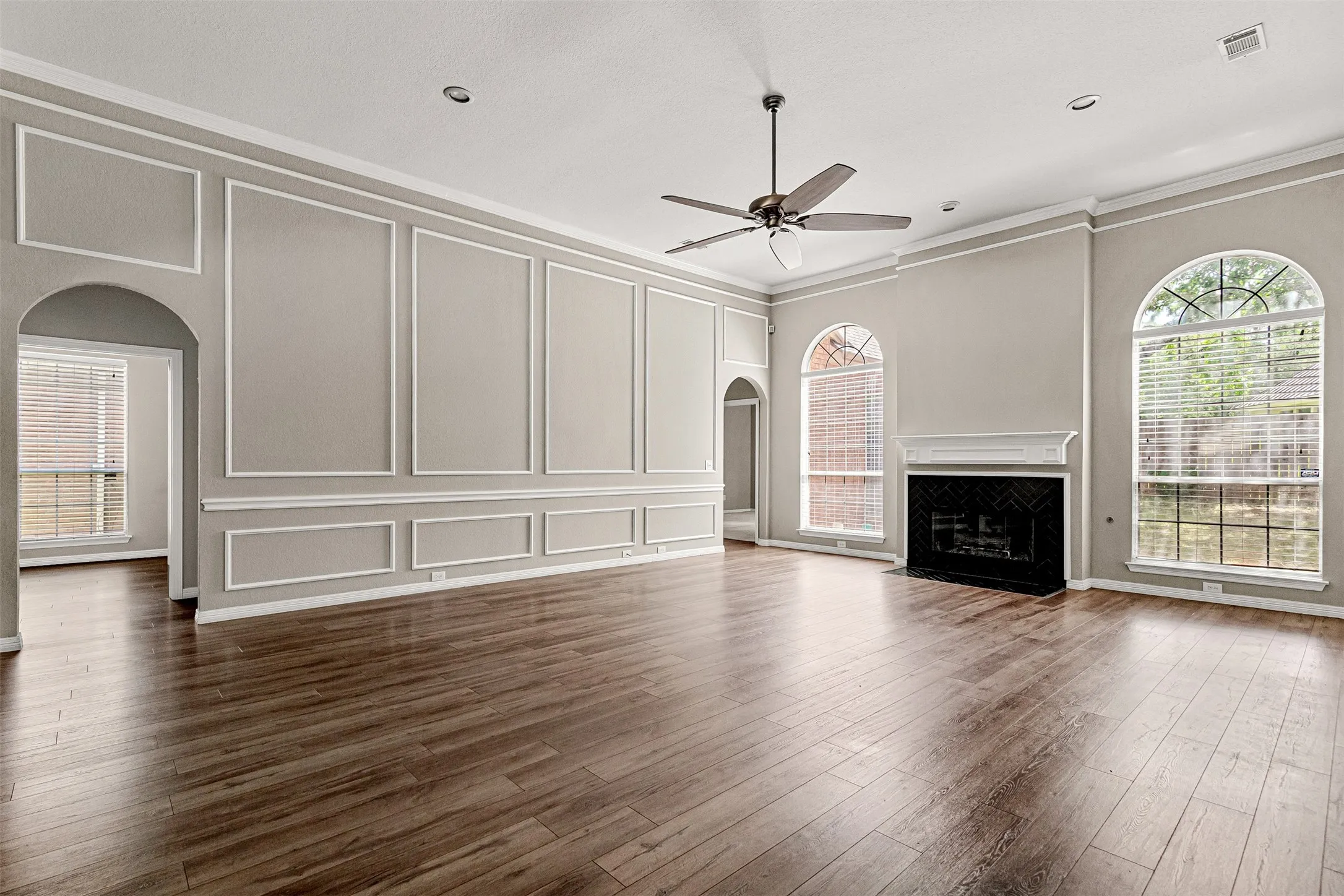 Single Family Residence For Sale in Tarrant County , 407 Dorcas Lane, Arlington, Texas 76013, 3 Bedroom, 2 Bathroom, 2 Garage spaces, 2,144 Sqft, built in 1991, mls#21326128, Real Estate Agent in Arlington, Homes For Sale in Tarrant county, Homes For Sale in Arlington, Realtor in Arlington Texas, Real Estate Brokerage Independent Realty Texas, Luminita Cordes Realtor