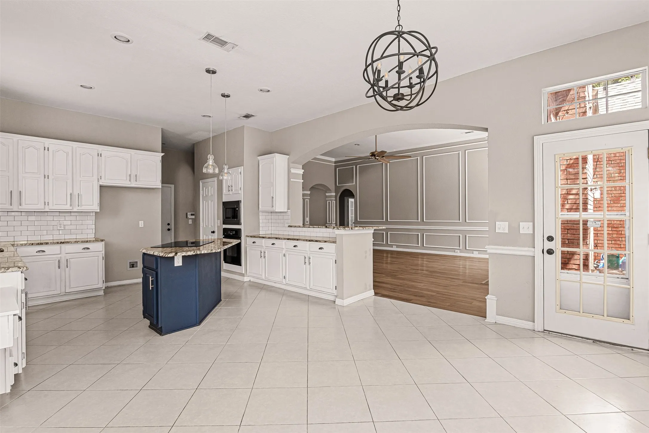 Single Family Residence For Sale in Tarrant County , 407 Dorcas Lane, Arlington, Texas 76013, 3 Bedroom, 2 Bathroom, 2 Garage spaces, 2,144 Sqft, built in 1991, mls#21326128, Real Estate Agent in Arlington, Homes For Sale in Tarrant county, Homes For Sale in Arlington, Realtor in Arlington Texas, Real Estate Brokerage Independent Realty Texas, Luminita Cordes Realtor