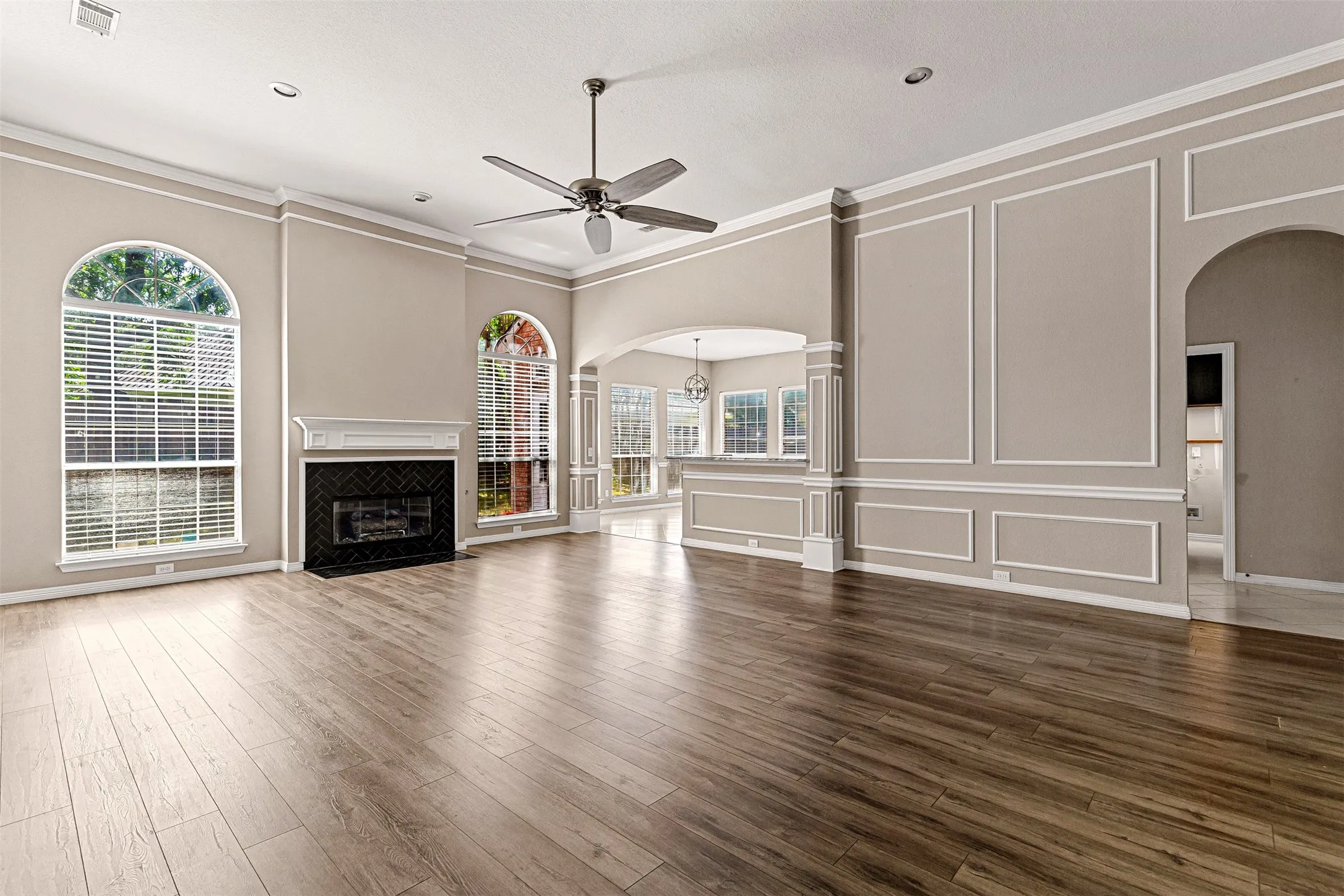 Single Family Residence For Sale in Tarrant County , 407 Dorcas Lane, Arlington, Texas 76013, 3 Bedroom, 2 Bathroom, 2 Garage spaces, 2,144 Sqft, built in 1991, mls#21326128, Real Estate Agent in Arlington, Homes For Sale in Tarrant county, Homes For Sale in Arlington, Realtor in Arlington Texas, Real Estate Brokerage Independent Realty Texas, Luminita Cordes Realtor