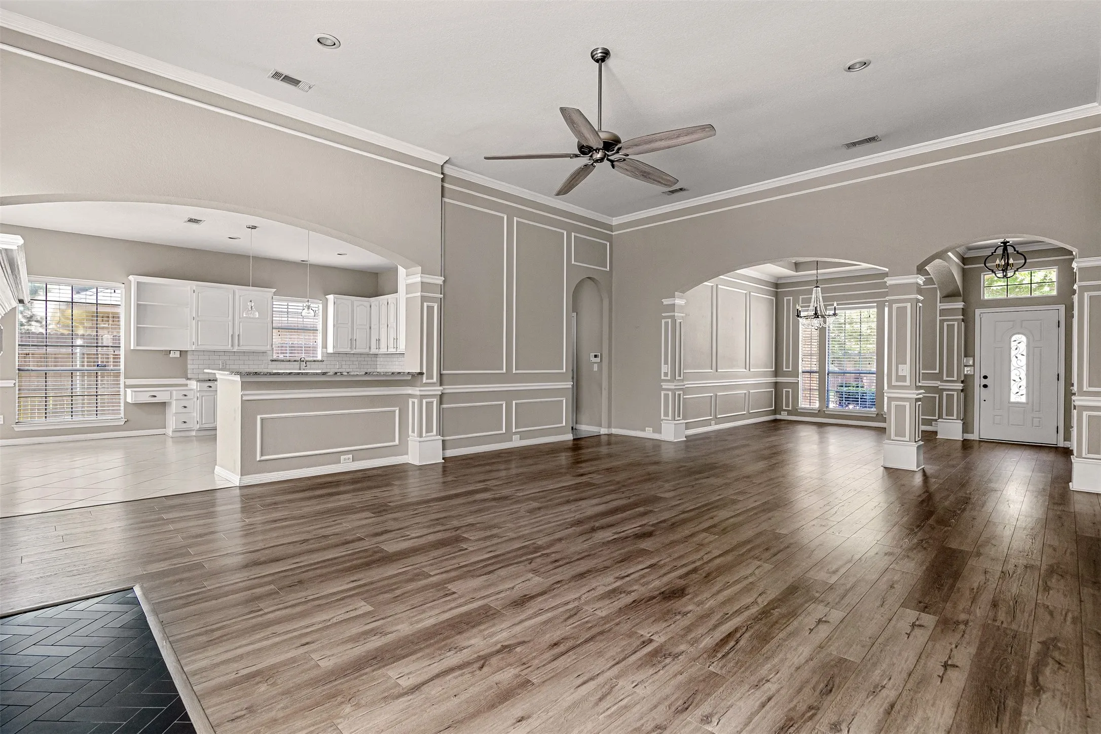 Single Family Residence For Sale in Tarrant County , 407 Dorcas Lane, Arlington, Texas 76013, 3 Bedroom, 2 Bathroom, 2 Garage spaces, 2,144 Sqft, built in 1991, mls#21326128, Real Estate Agent in Arlington, Homes For Sale in Tarrant county, Homes For Sale in Arlington, Realtor in Arlington Texas, Real Estate Brokerage Independent Realty Texas, Luminita Cordes Realtor