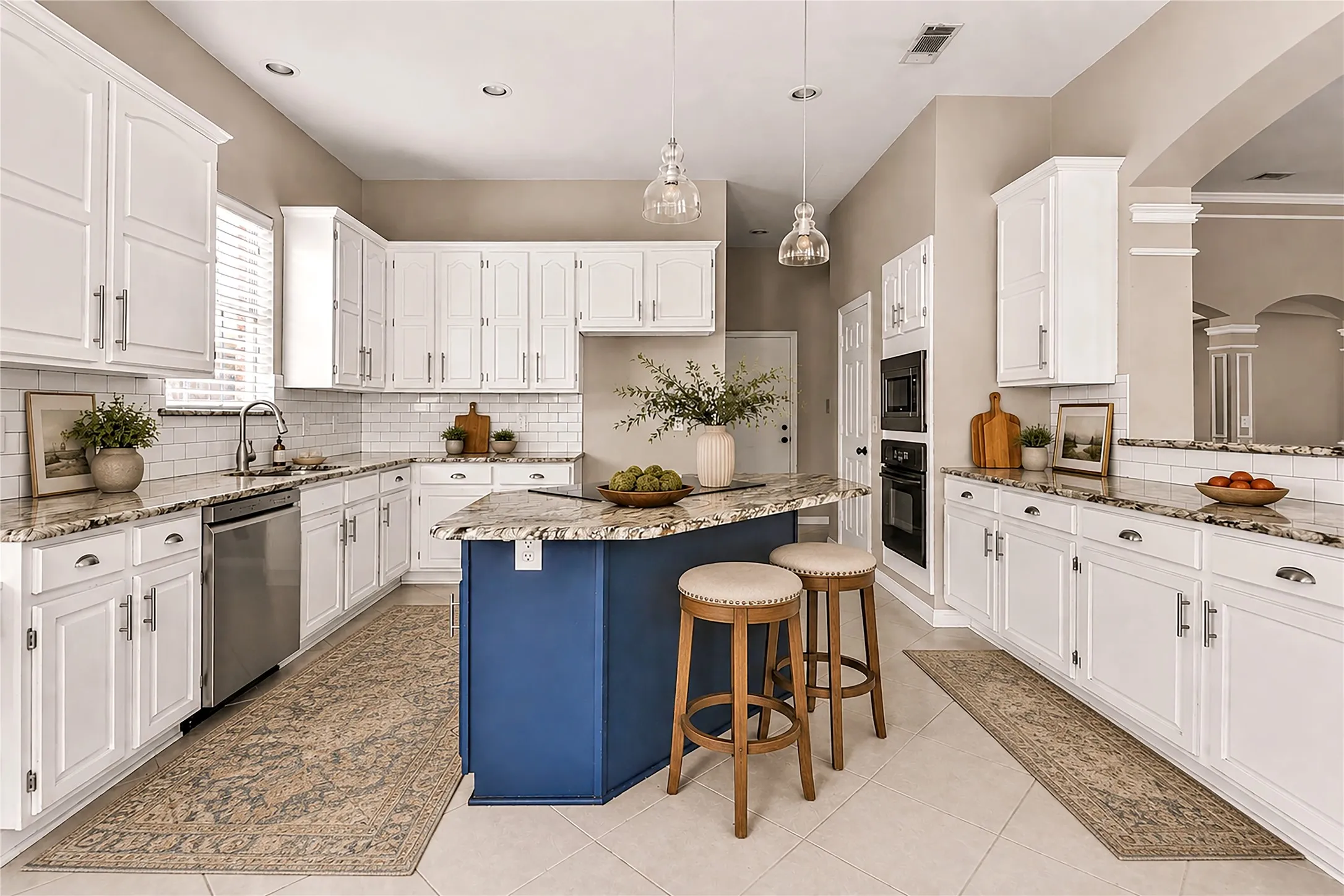 Single Family Residence For Sale in Tarrant County , 407 Dorcas Lane, Arlington, Texas 76013, 3 Bedroom, 2 Bathroom, 2 Garage spaces, 2,144 Sqft, built in 1991, mls#21326128, Real Estate Agent in Arlington, Homes For Sale in Tarrant county, Homes For Sale in Arlington, Realtor in Arlington Texas, Real Estate Brokerage Independent Realty Texas, Luminita Cordes Realtor