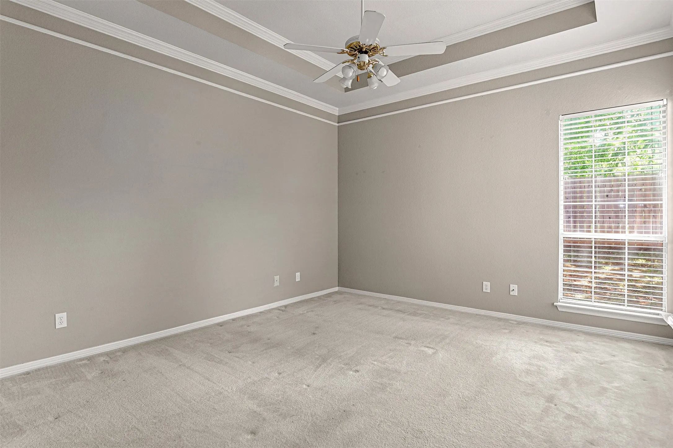 Single Family Residence For Sale in Tarrant County , 407 Dorcas Lane, Arlington, Texas 76013, 3 Bedroom, 2 Bathroom, 2 Garage spaces, 2,144 Sqft, built in 1991, mls#21326128, Real Estate Agent in Arlington, Homes For Sale in Tarrant county, Homes For Sale in Arlington, Realtor in Arlington Texas, Real Estate Brokerage Independent Realty Texas, Luminita Cordes Realtor