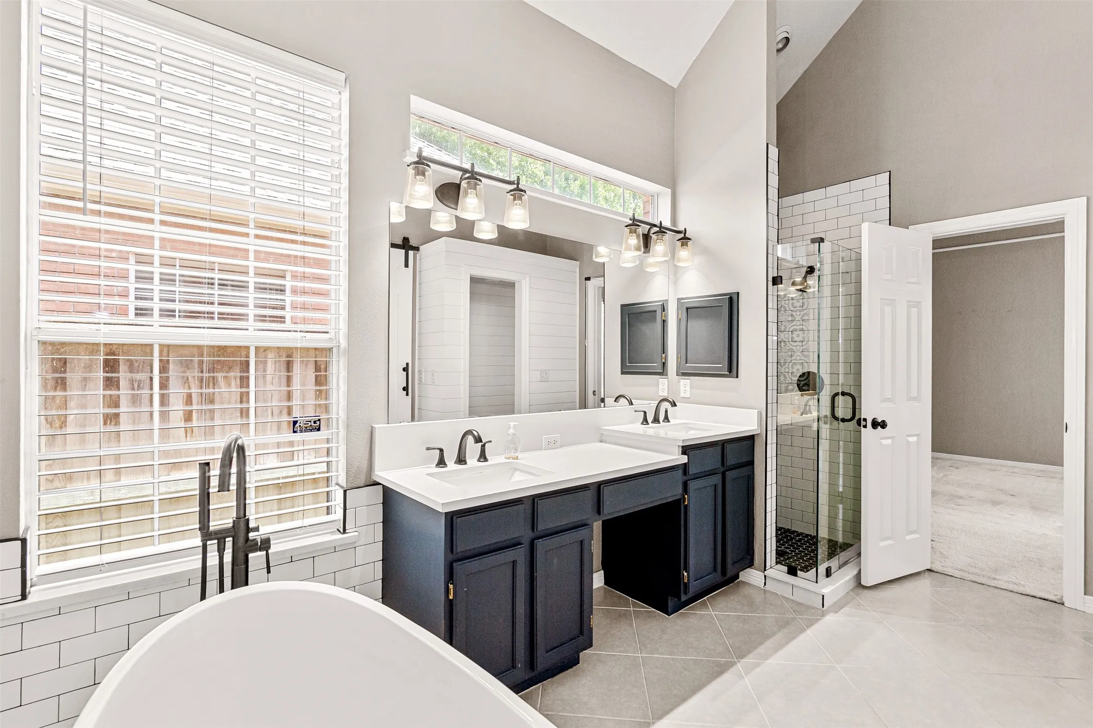 Single Family Residence For Sale in Tarrant County , 407 Dorcas Lane, Arlington, Texas 76013, 3 Bedroom, 2 Bathroom, 2 Garage spaces, 2,144 Sqft, built in 1991, mls#21326128, Real Estate Agent in Arlington, Homes For Sale in Tarrant county, Homes For Sale in Arlington, Realtor in Arlington Texas, Real Estate Brokerage Independent Realty Texas, Luminita Cordes Realtor