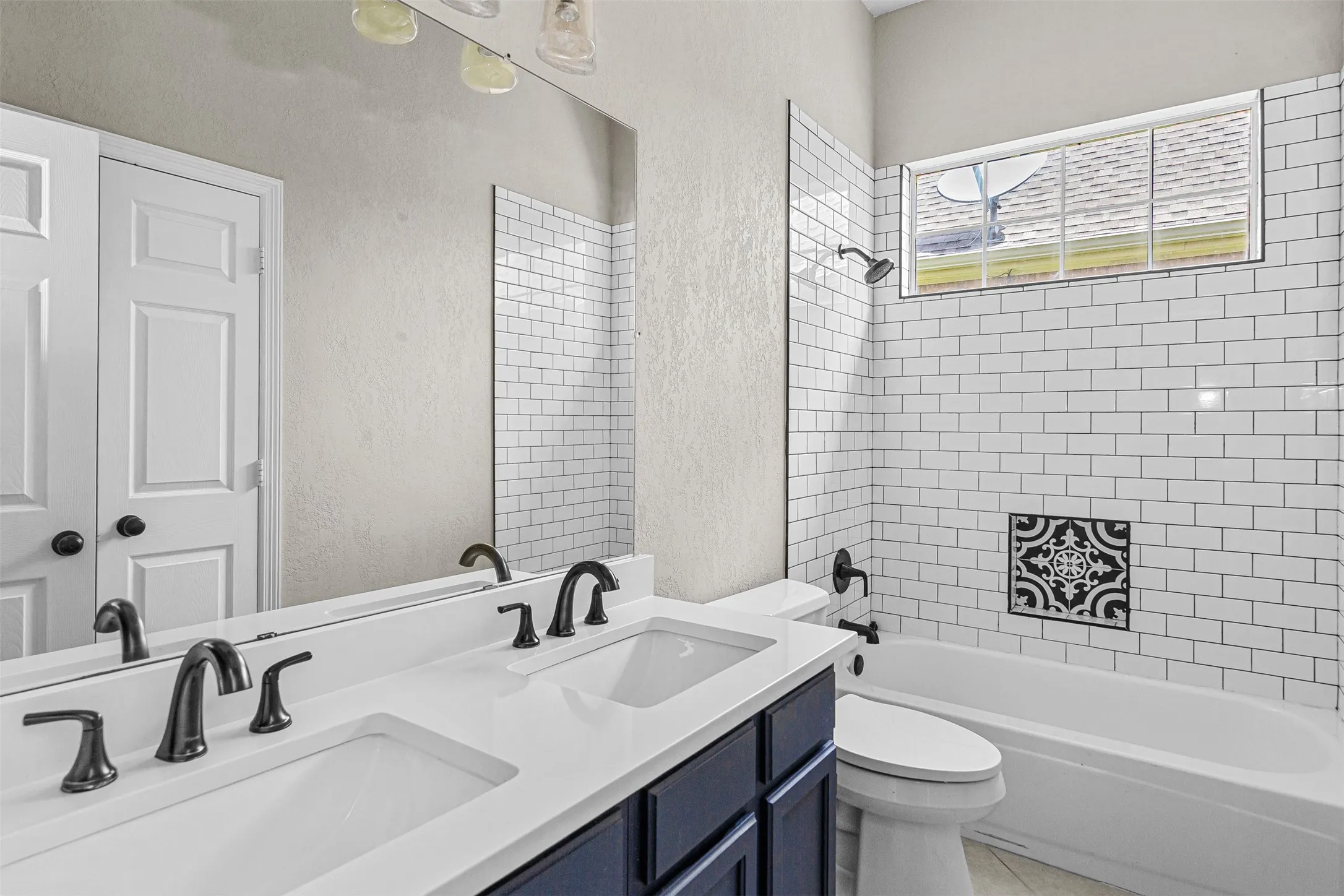 Single Family Residence For Sale in Tarrant County , 407 Dorcas Lane, Arlington, Texas 76013, 3 Bedroom, 2 Bathroom, 2 Garage spaces, 2,144 Sqft, built in 1991, mls#21326128, Real Estate Agent in Arlington, Homes For Sale in Tarrant county, Homes For Sale in Arlington, Realtor in Arlington Texas, Real Estate Brokerage Independent Realty Texas, Luminita Cordes Realtor