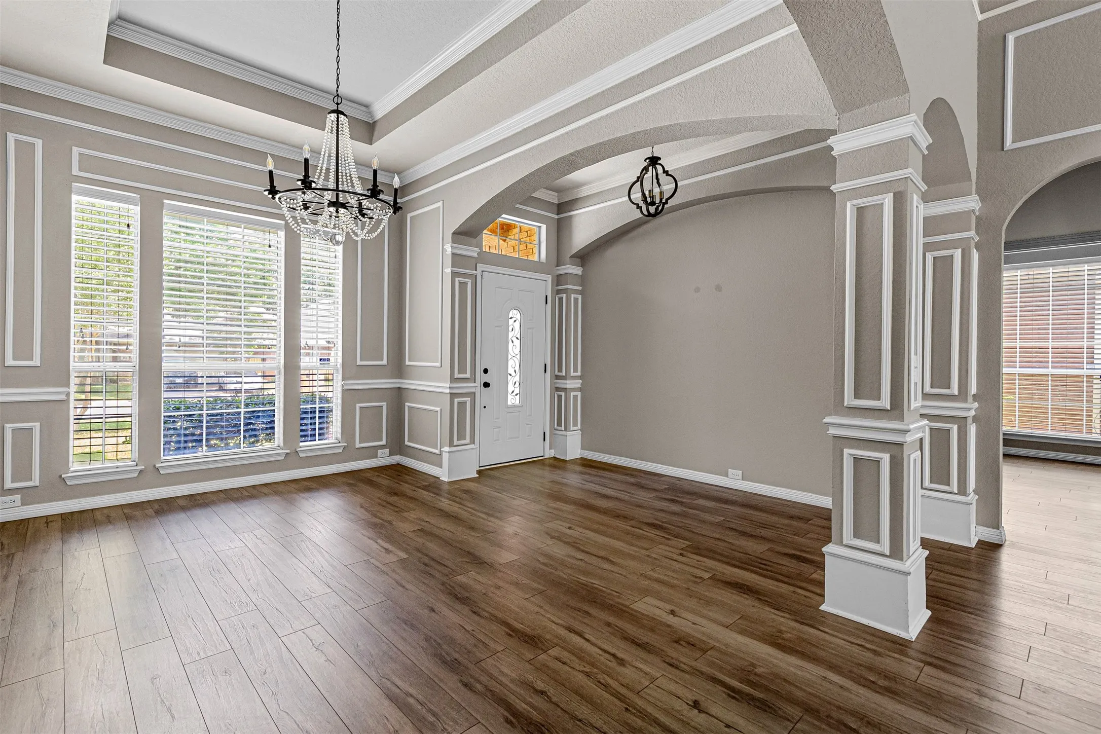 Single Family Residence For Sale in Tarrant County , 407 Dorcas Lane, Arlington, Texas 76013, 3 Bedroom, 2 Bathroom, 2 Garage spaces, 2,144 Sqft, built in 1991, mls#21326128, Real Estate Agent in Arlington, Homes For Sale in Tarrant county, Homes For Sale in Arlington, Realtor in Arlington Texas, Real Estate Brokerage Independent Realty Texas, Luminita Cordes Realtor