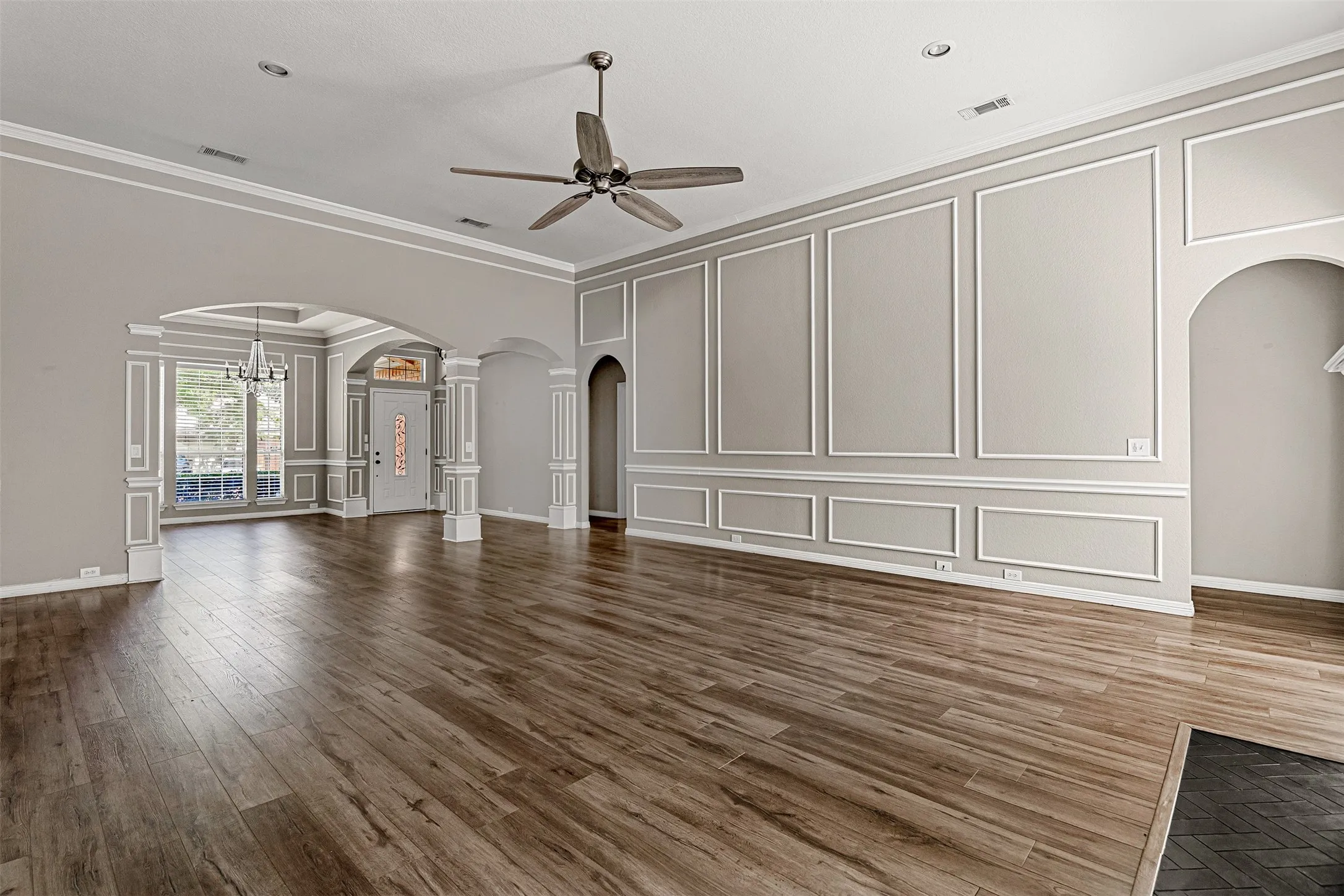 Single Family Residence For Sale in Tarrant County , 407 Dorcas Lane, Arlington, Texas 76013, 3 Bedroom, 2 Bathroom, 2 Garage spaces, 2,144 Sqft, built in 1991, mls#21326128, Real Estate Agent in Arlington, Homes For Sale in Tarrant county, Homes For Sale in Arlington, Realtor in Arlington Texas, Real Estate Brokerage Independent Realty Texas, Luminita Cordes Realtor
