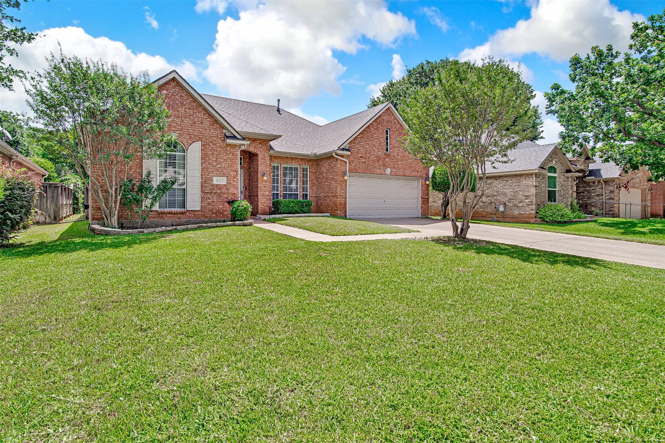 Single Family Residence For Sale in Tarrant County , 407 Dorcas Lane, Arlington, Texas 76013, 3 Bedroom, 2 Bathroom, 2 Garage spaces, 2,144 Sqft, built in 1991, mls#21326128, Real Estate Agent in Arlington, Homes For Sale in Tarrant county, Homes For Sale in Arlington, Realtor in Arlington Texas, Real Estate Brokerage Independent Realty Texas, Luminita Cordes Realtor