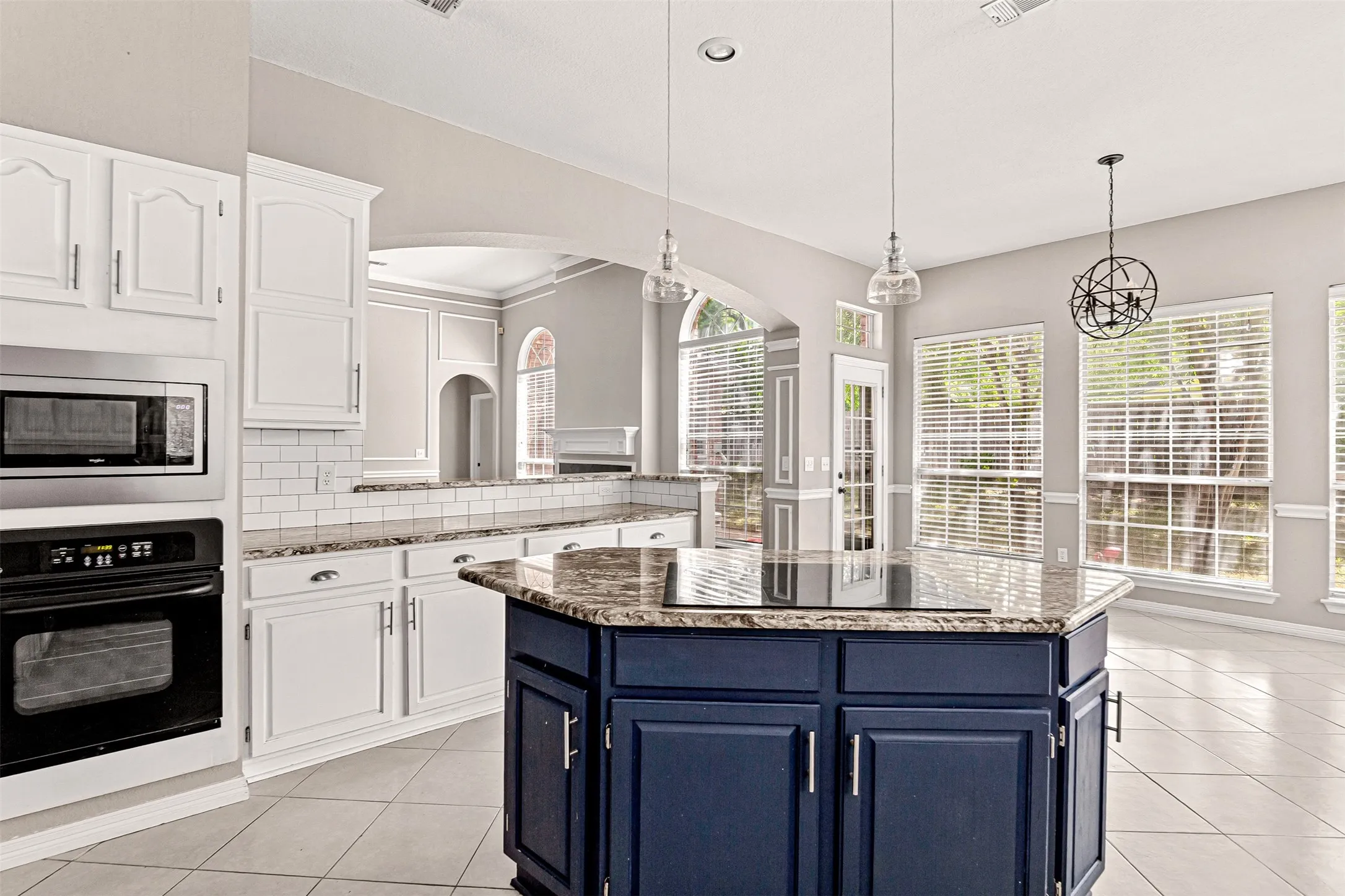 Single Family Residence For Sale in Tarrant County , 407 Dorcas Lane, Arlington, Texas 76013, 3 Bedroom, 2 Bathroom, 2 Garage spaces, 2,144 Sqft, built in 1991, mls#21326128, Real Estate Agent in Arlington, Homes For Sale in Tarrant county, Homes For Sale in Arlington, Realtor in Arlington Texas, Real Estate Brokerage Independent Realty Texas, Luminita Cordes Realtor