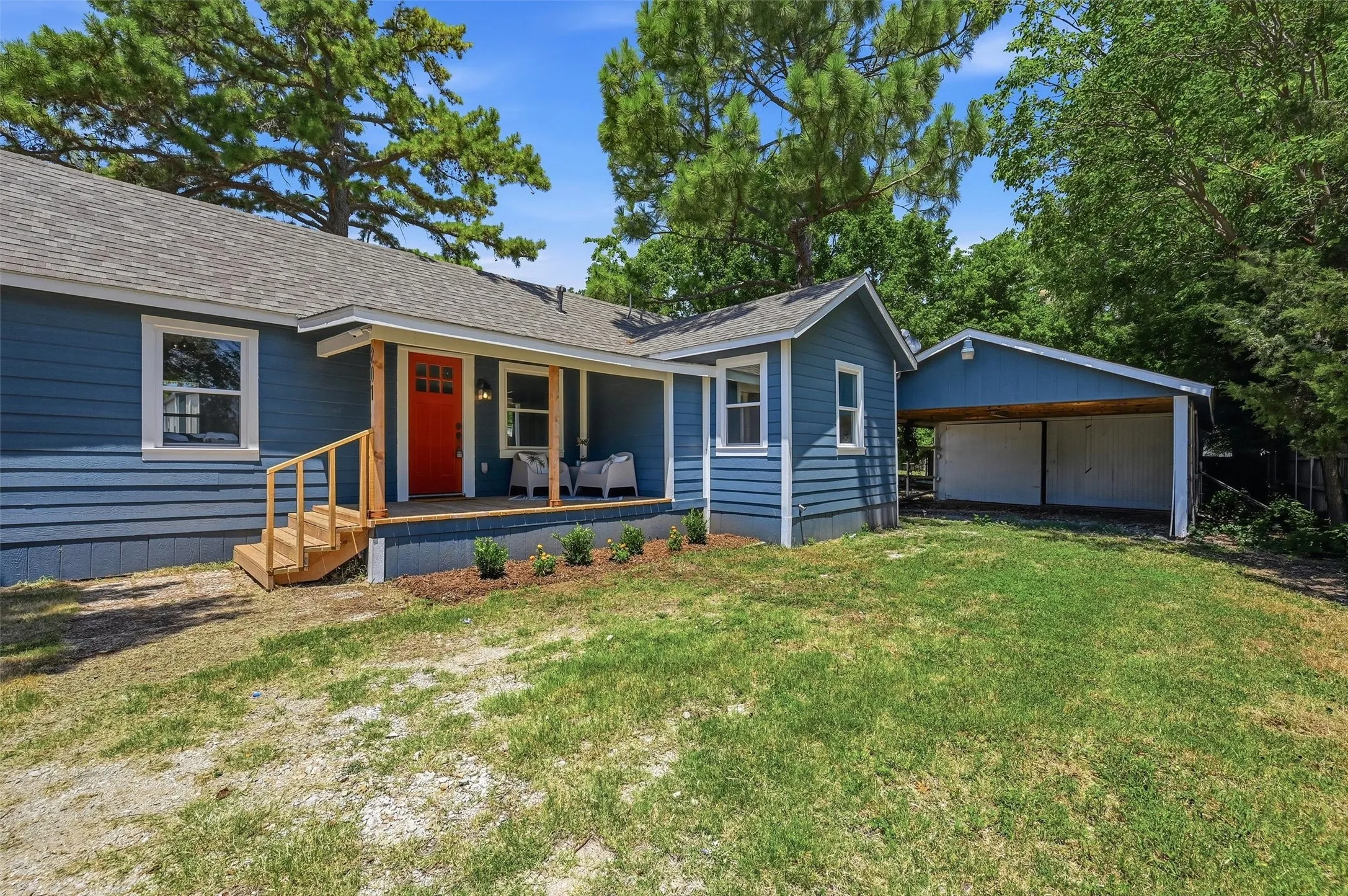Single Family Residence For Sale in Grayson County , 201 Mineral Street, Whitesboro, Texas 76273, 2 Bedroom, 1 Bathroom, Garage spaces, 876 Sqft, built in 1950, mls#21325911, Real Estate Agent in Whitesboro, Homes For Sale in Grayson county, Homes For Sale in Whitesboro, Realtor in Whitesboro Texas, Real Estate Brokerage Independent Realty Texas, Luminita Cordes Realtor