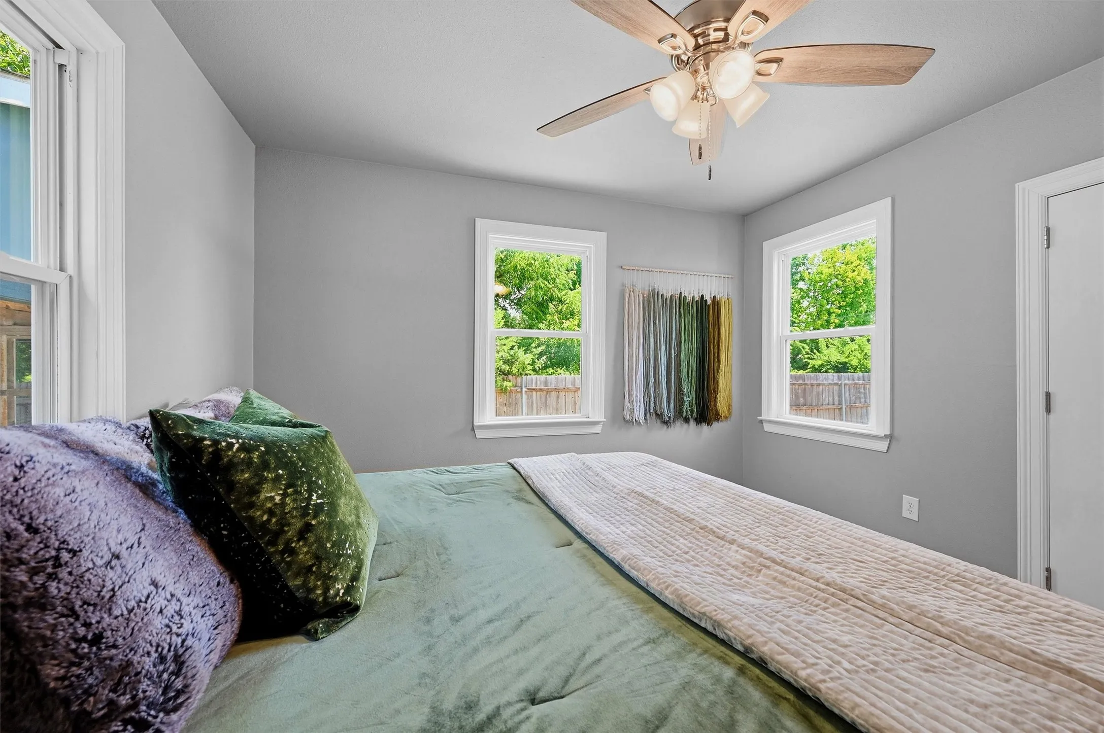 Single Family Residence For Sale in Grayson County , 201 Mineral Street, Whitesboro, Texas 76273, 2 Bedroom, 1 Bathroom, Garage spaces, 876 Sqft, built in 1950, mls#21325911, Real Estate Agent in Whitesboro, Homes For Sale in Grayson county, Homes For Sale in Whitesboro, Realtor in Whitesboro Texas, Real Estate Brokerage Independent Realty Texas, Luminita Cordes Realtor