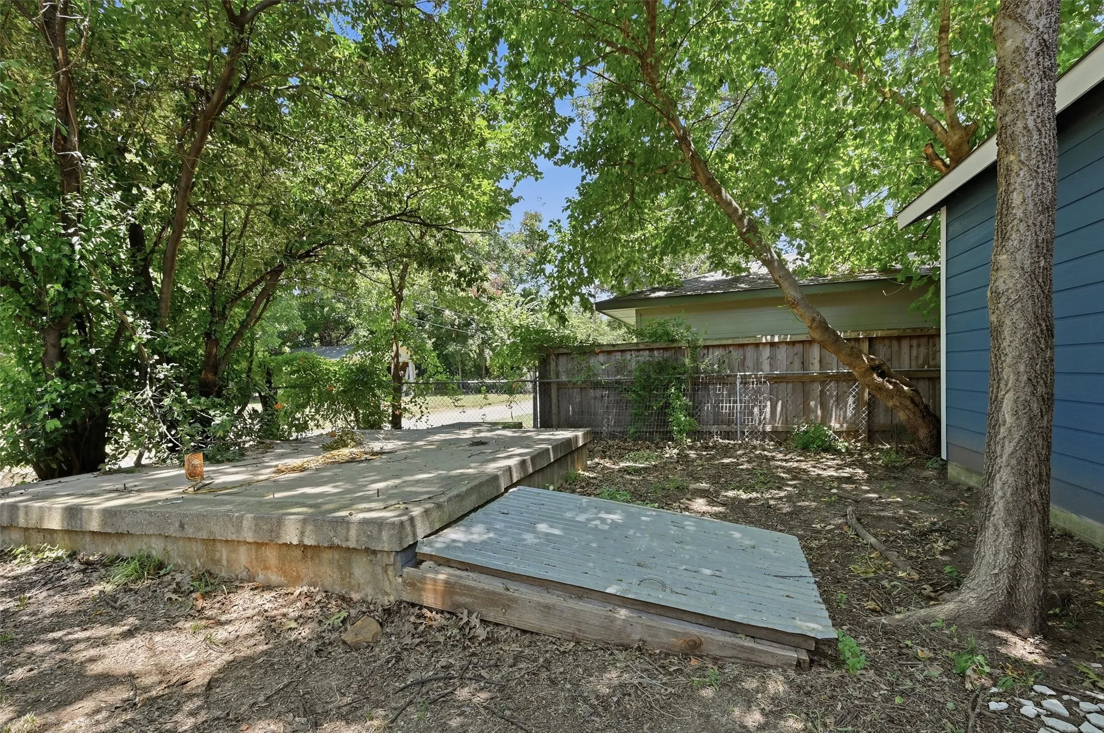 Single Family Residence For Sale in Grayson County , 201 Mineral Street, Whitesboro, Texas 76273, 2 Bedroom, 1 Bathroom, Garage spaces, 876 Sqft, built in 1950, mls#21325911, Real Estate Agent in Whitesboro, Homes For Sale in Grayson county, Homes For Sale in Whitesboro, Realtor in Whitesboro Texas, Real Estate Brokerage Independent Realty Texas, Luminita Cordes Realtor