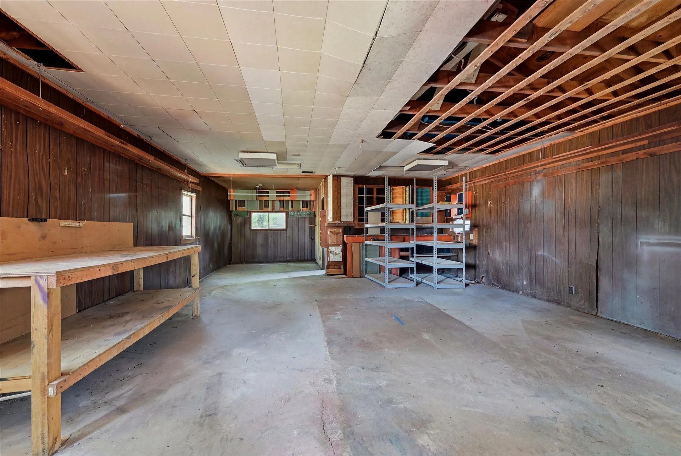 Single Family Residence For Sale in Grayson County , 201 Mineral Street, Whitesboro, Texas 76273, 2 Bedroom, 1 Bathroom, Garage spaces, 876 Sqft, built in 1950, mls#21325911, Real Estate Agent in Whitesboro, Homes For Sale in Grayson county, Homes For Sale in Whitesboro, Realtor in Whitesboro Texas, Real Estate Brokerage Independent Realty Texas, Luminita Cordes Realtor