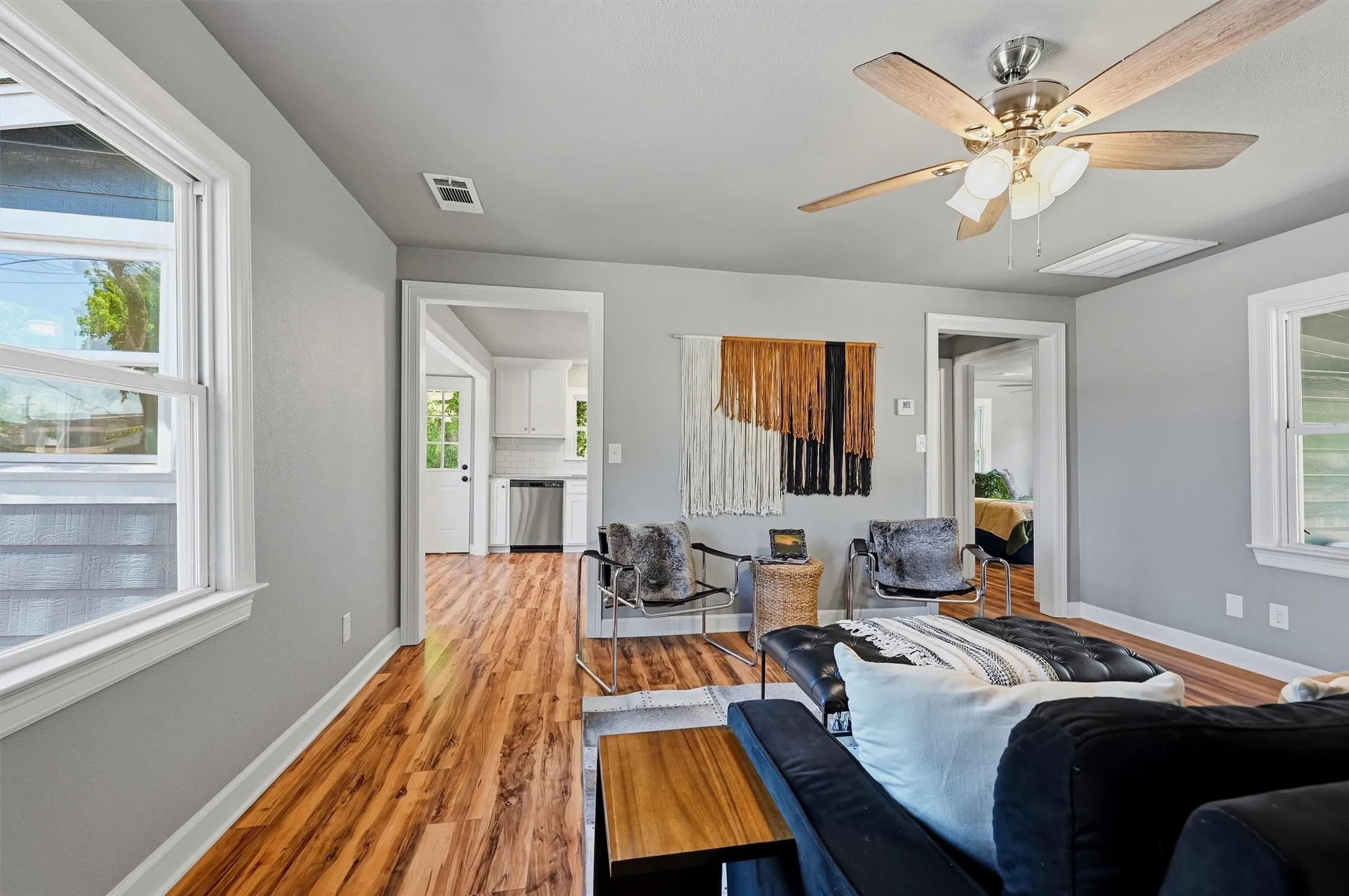 Single Family Residence For Sale in Grayson County , 201 Mineral Street, Whitesboro, Texas 76273, 2 Bedroom, 1 Bathroom, Garage spaces, 876 Sqft, built in 1950, mls#21325911, Real Estate Agent in Whitesboro, Homes For Sale in Grayson county, Homes For Sale in Whitesboro, Realtor in Whitesboro Texas, Real Estate Brokerage Independent Realty Texas, Luminita Cordes Realtor