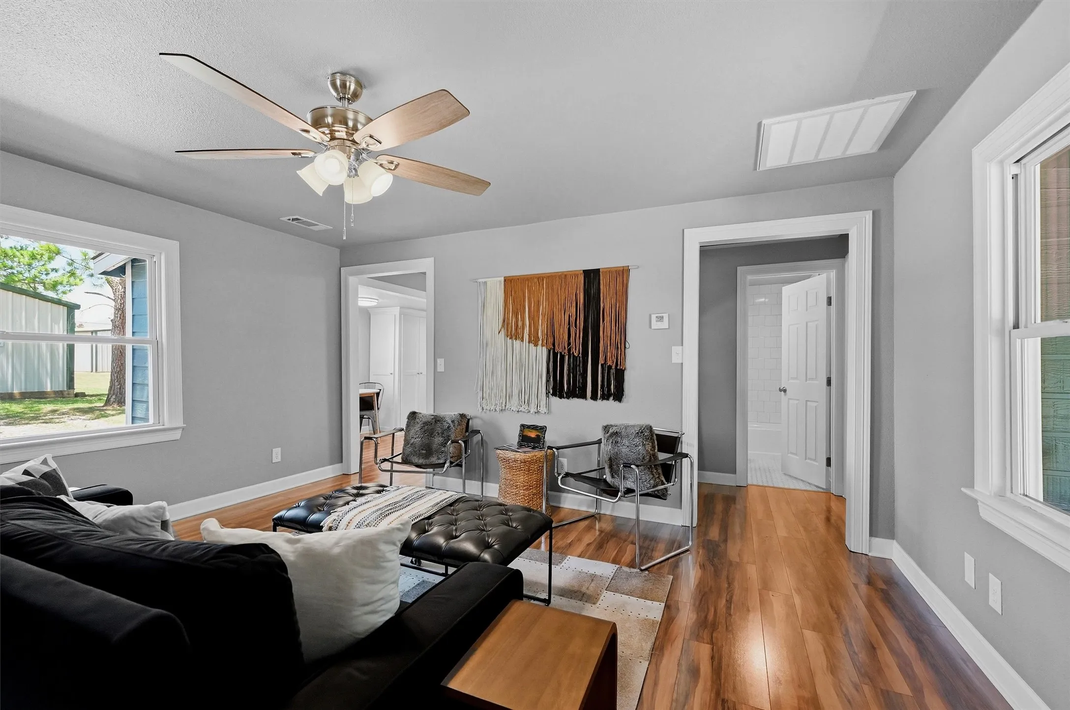 Single Family Residence For Sale in Grayson County , 201 Mineral Street, Whitesboro, Texas 76273, 2 Bedroom, 1 Bathroom, Garage spaces, 876 Sqft, built in 1950, mls#21325911, Real Estate Agent in Whitesboro, Homes For Sale in Grayson county, Homes For Sale in Whitesboro, Realtor in Whitesboro Texas, Real Estate Brokerage Independent Realty Texas, Luminita Cordes Realtor