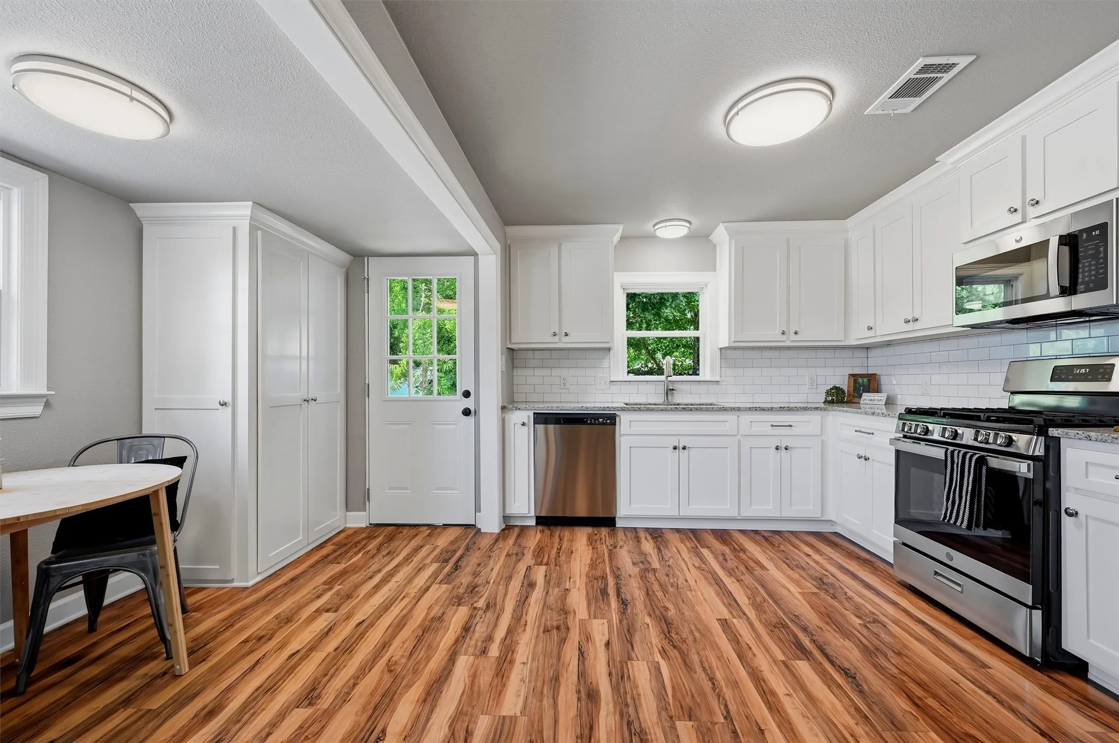 Single Family Residence For Sale in Grayson County , 201 Mineral Street, Whitesboro, Texas 76273, 2 Bedroom, 1 Bathroom, Garage spaces, 876 Sqft, built in 1950, mls#21325911, Real Estate Agent in Whitesboro, Homes For Sale in Grayson county, Homes For Sale in Whitesboro, Realtor in Whitesboro Texas, Real Estate Brokerage Independent Realty Texas, Luminita Cordes Realtor