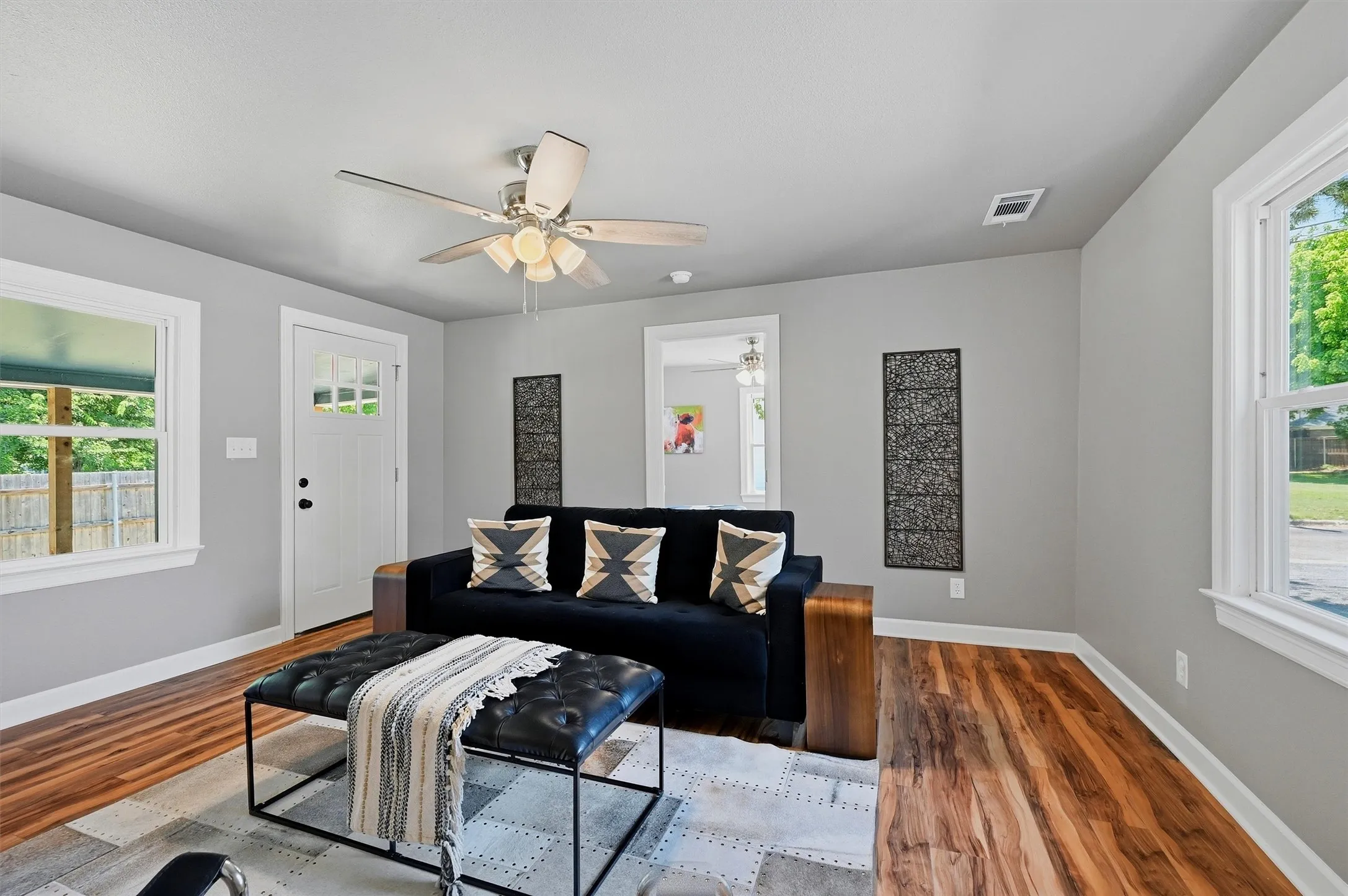 Single Family Residence For Sale in Grayson County , 201 Mineral Street, Whitesboro, Texas 76273, 2 Bedroom, 1 Bathroom, Garage spaces, 876 Sqft, built in 1950, mls#21325911, Real Estate Agent in Whitesboro, Homes For Sale in Grayson county, Homes For Sale in Whitesboro, Realtor in Whitesboro Texas, Real Estate Brokerage Independent Realty Texas, Luminita Cordes Realtor