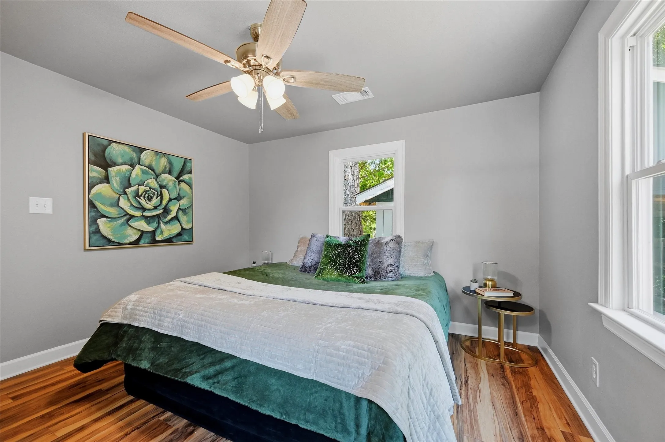 Single Family Residence For Sale in Grayson County , 201 Mineral Street, Whitesboro, Texas 76273, 2 Bedroom, 1 Bathroom, Garage spaces, 876 Sqft, built in 1950, mls#21325911, Real Estate Agent in Whitesboro, Homes For Sale in Grayson county, Homes For Sale in Whitesboro, Realtor in Whitesboro Texas, Real Estate Brokerage Independent Realty Texas, Luminita Cordes Realtor