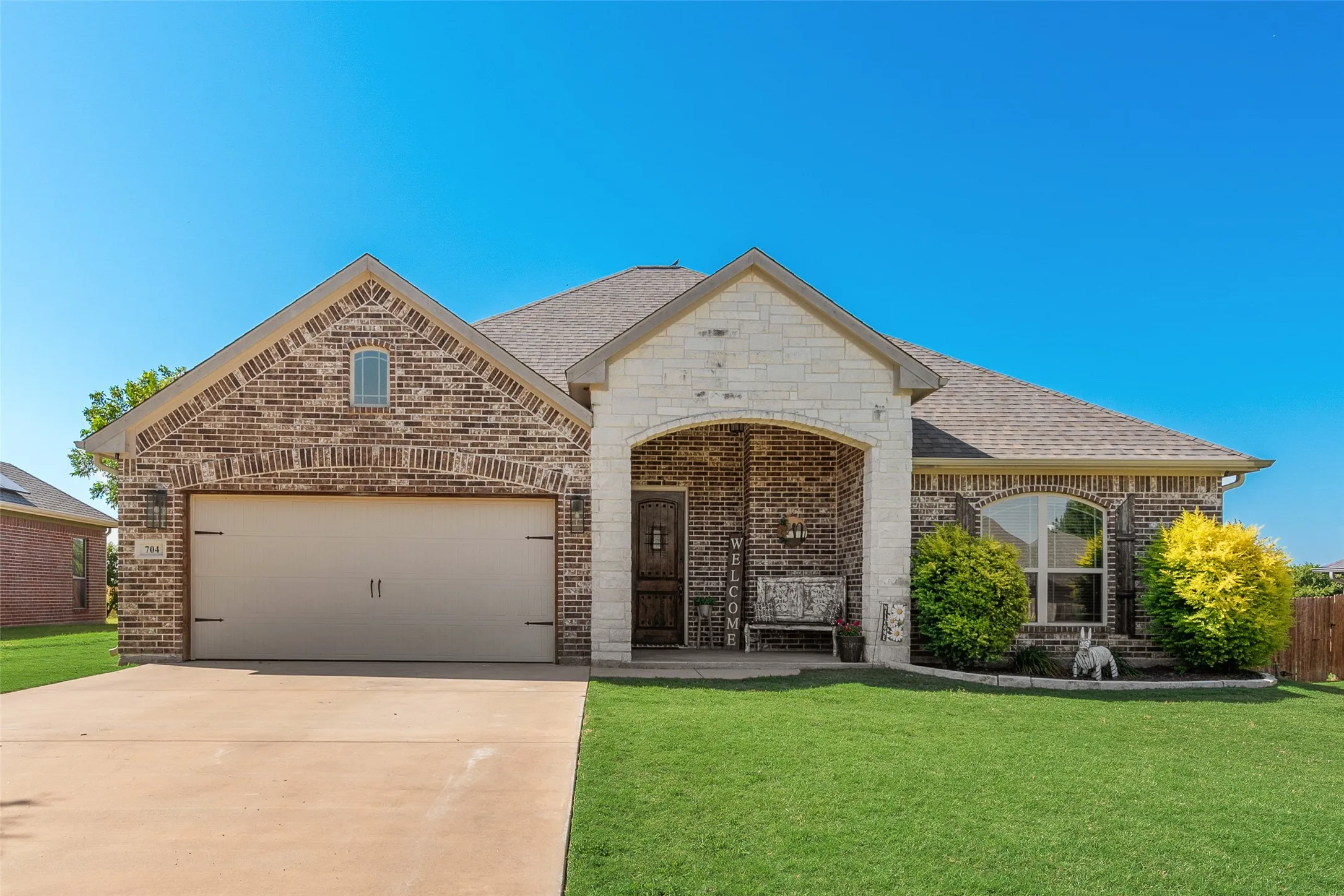 Single Family Residence For Sale in Johnson County , 704 Carmen Ana Avenue, Grandview, Texas 76050, 3 Bedroom, 2 Bathroom, 2 Garage spaces, 1,832 Sqft, built in 2018, mls#21326140, Real Estate Agent in Grandview, Homes For Sale in Johnson county, Homes For Sale in Grandview, Realtor in Grandview Texas, Real Estate Brokerage Independent Realty Texas, Luminita Cordes Realtor