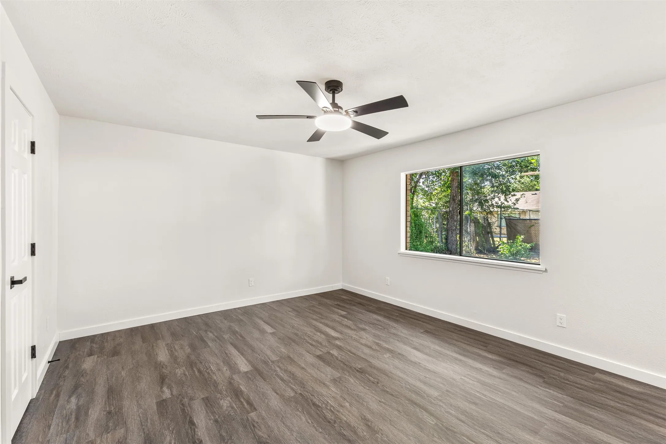 Single Family Residence For Sale in Tarrant County , 7616 Woodfield Road, Fort Worth, Texas 76112, 3 Bedroom, 2 Bathroom, 1 Garage spaces, 1,545 Sqft, built in 1978, mls#21325879, Real Estate Agent in Fort Worth, Homes For Sale in Tarrant county, Homes For Sale in Fort Worth, Realtor in Fort Worth Texas, Real Estate Brokerage Independent Realty Texas, Luminita Cordes Realtor