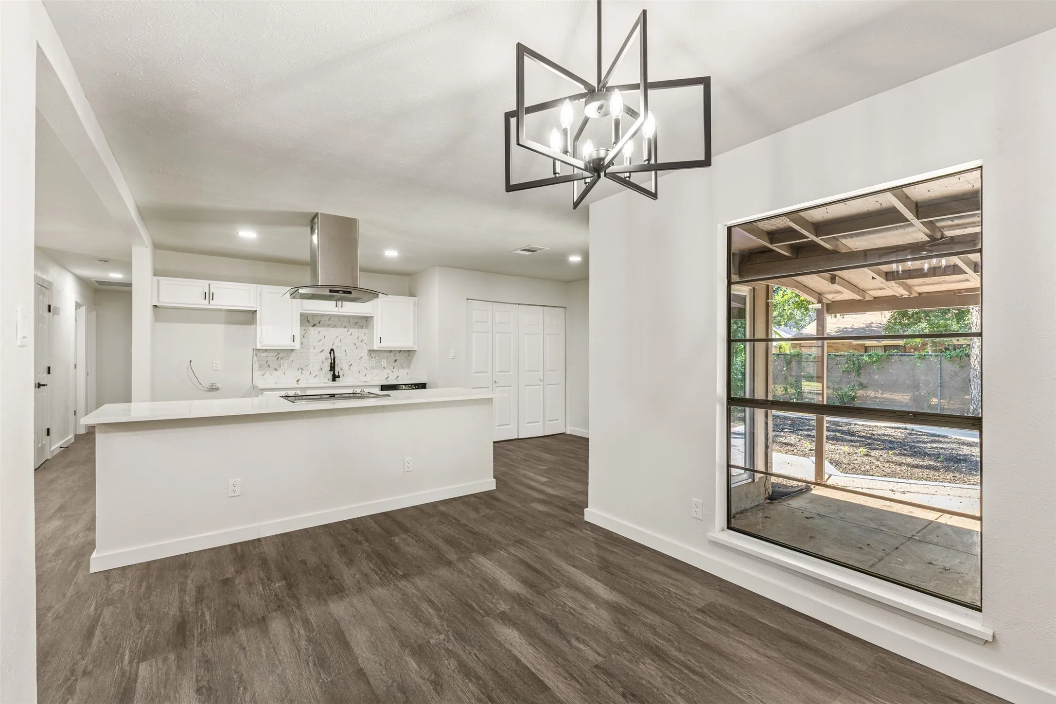 Single Family Residence For Sale in Tarrant County , 7616 Woodfield Road, Fort Worth, Texas 76112, 3 Bedroom, 2 Bathroom, 1 Garage spaces, 1,545 Sqft, built in 1978, mls#21325879, Real Estate Agent in Fort Worth, Homes For Sale in Tarrant county, Homes For Sale in Fort Worth, Realtor in Fort Worth Texas, Real Estate Brokerage Independent Realty Texas, Luminita Cordes Realtor