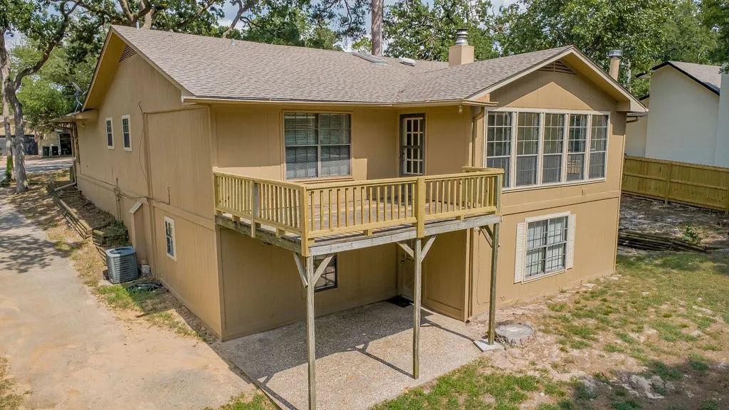 Single Family Residence For Sale in Smith County , 304 Harmony Lane, Hideaway, Texas 75771, 5 Bedroom, 3 Bathroom, 2 Garage spaces, 3,128 Sqft, built in 1984, mls#21326162, Real Estate Agent in Hideaway, Homes For Sale in Smith county, Homes For Sale in Hideaway, Realtor in Hideaway Texas, Real Estate Brokerage Independent Realty Texas, Luminita Cordes Realtor